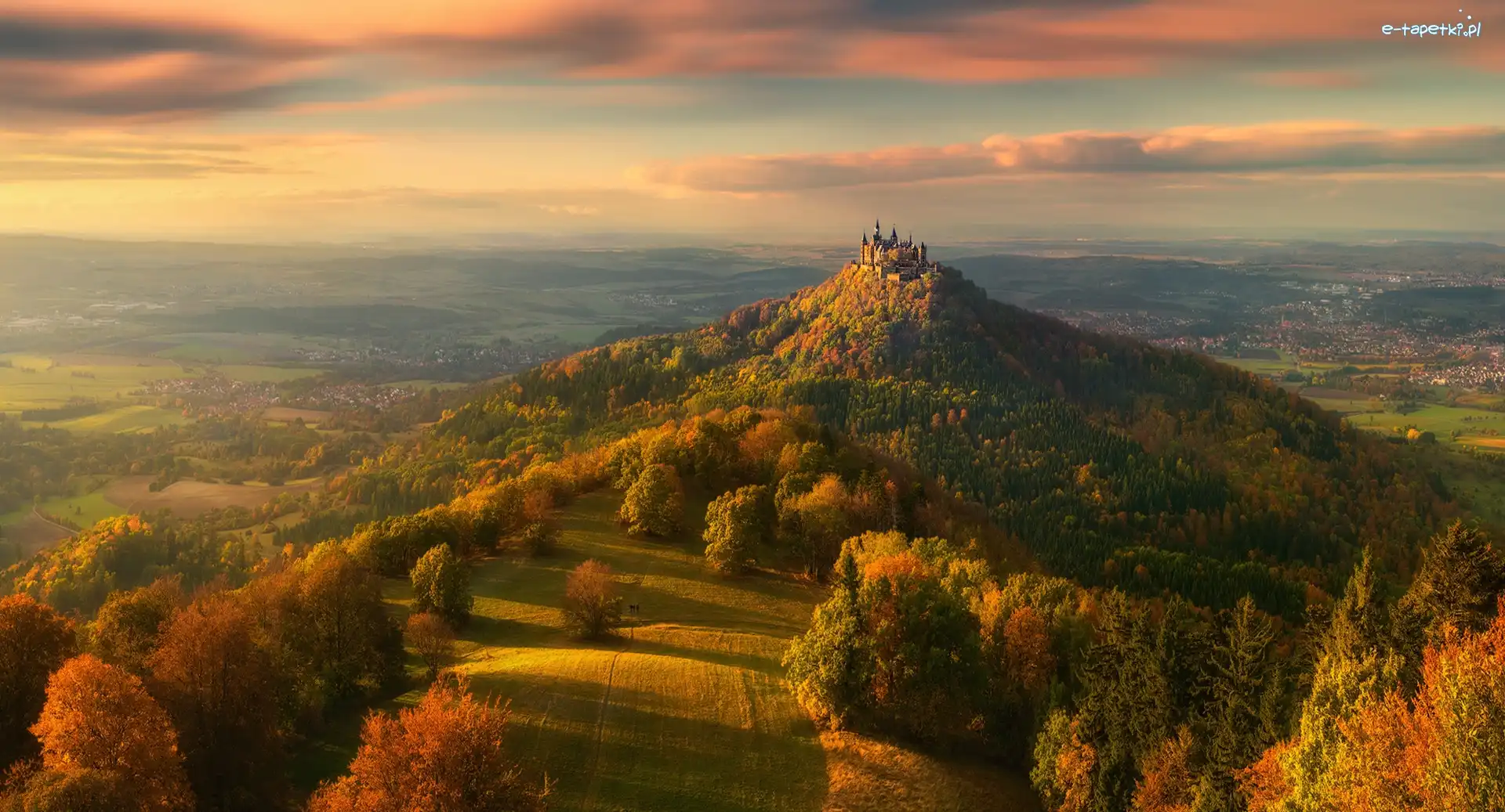 Jesień, Las, Badenia-Wirtembergia, Zamek Hohenzollern, Góra Hohenzollern, Wzgórza, Chmury, Niemcy, Drzewa