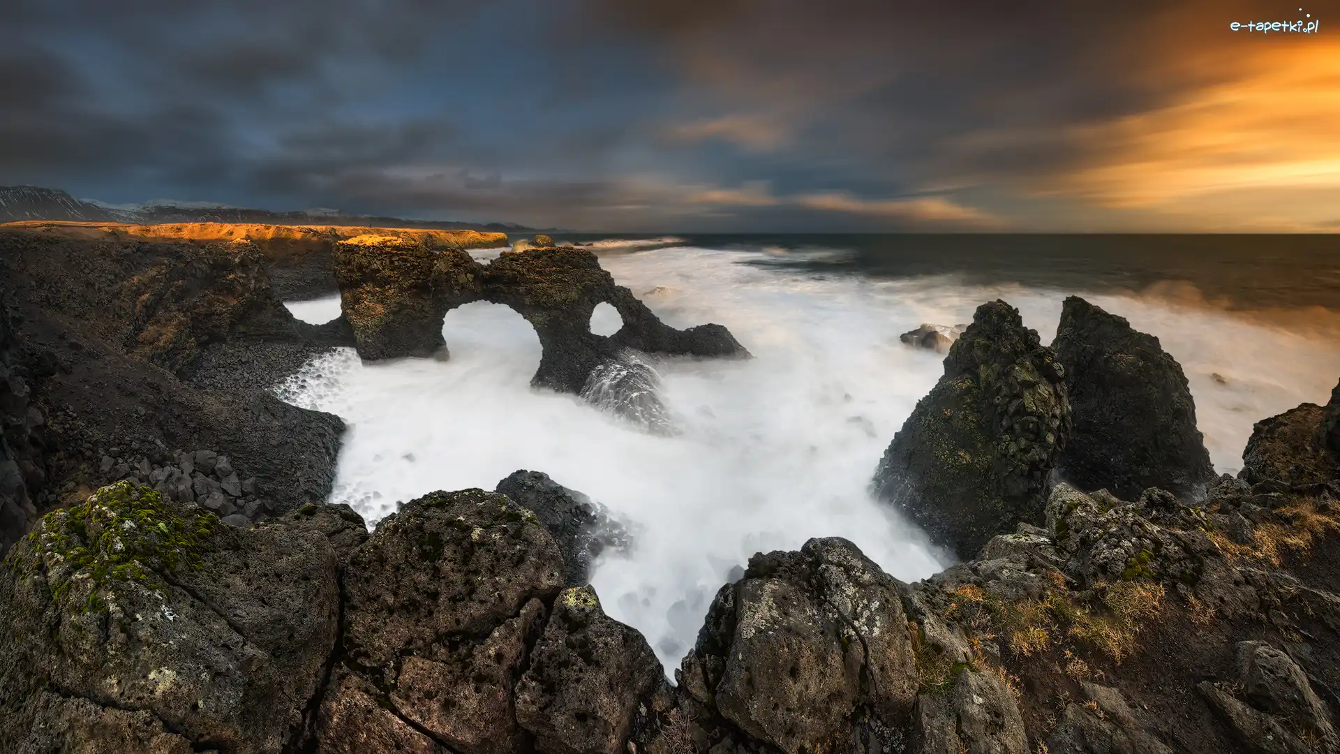 Islandia, Formacja Gatklettur, Fale, Skały, Morze, Arnarstapi, Chmury