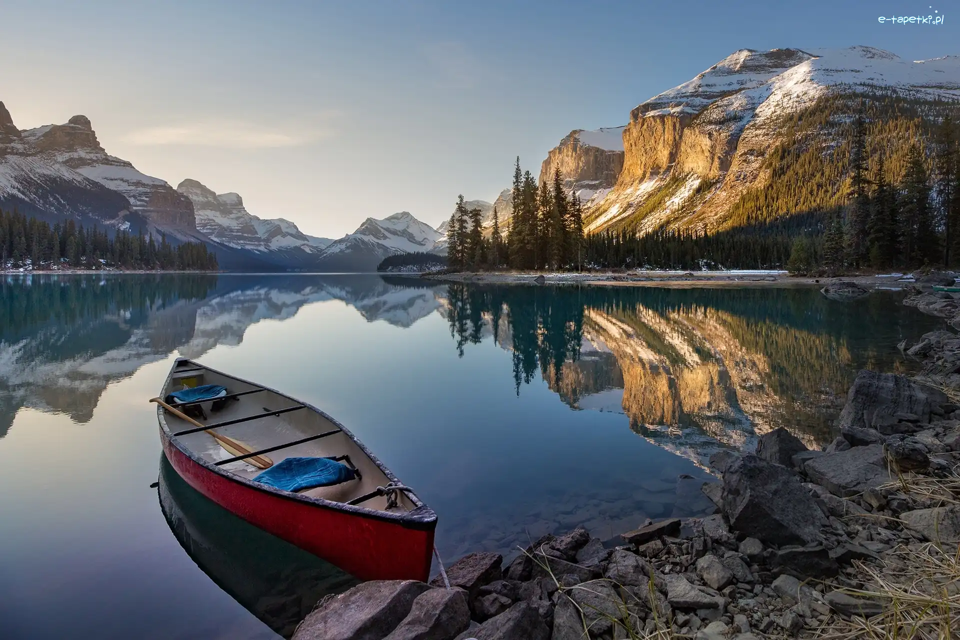 Kanada, Jezioro Maligne, Drzewa, Góry Skaliste, Park Narodowy Jasper, Alberta, Kajak