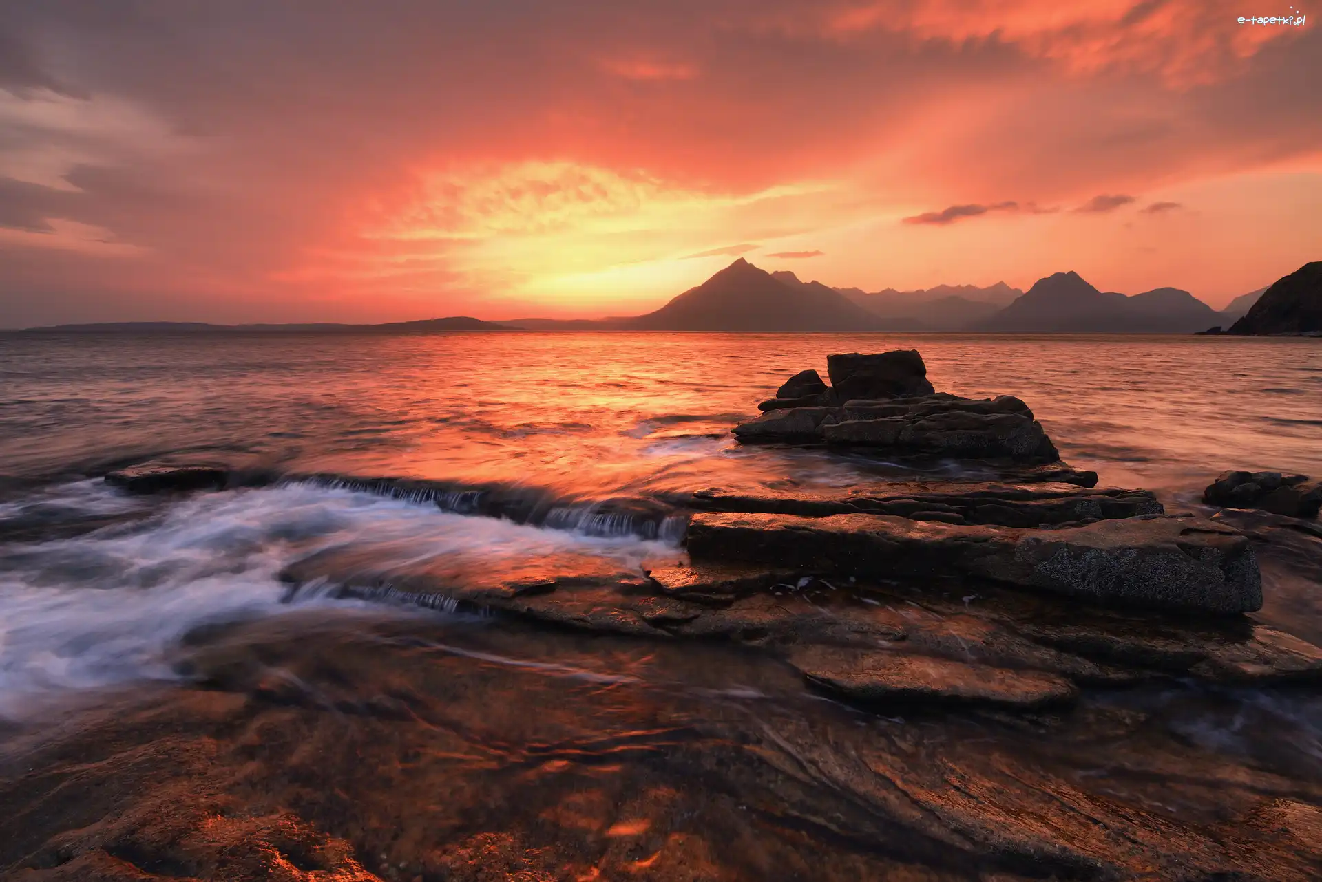 Wieś Elgol, Góry, Zachód słońca, Skały, Morze, Wyspa Skye, Szkocja