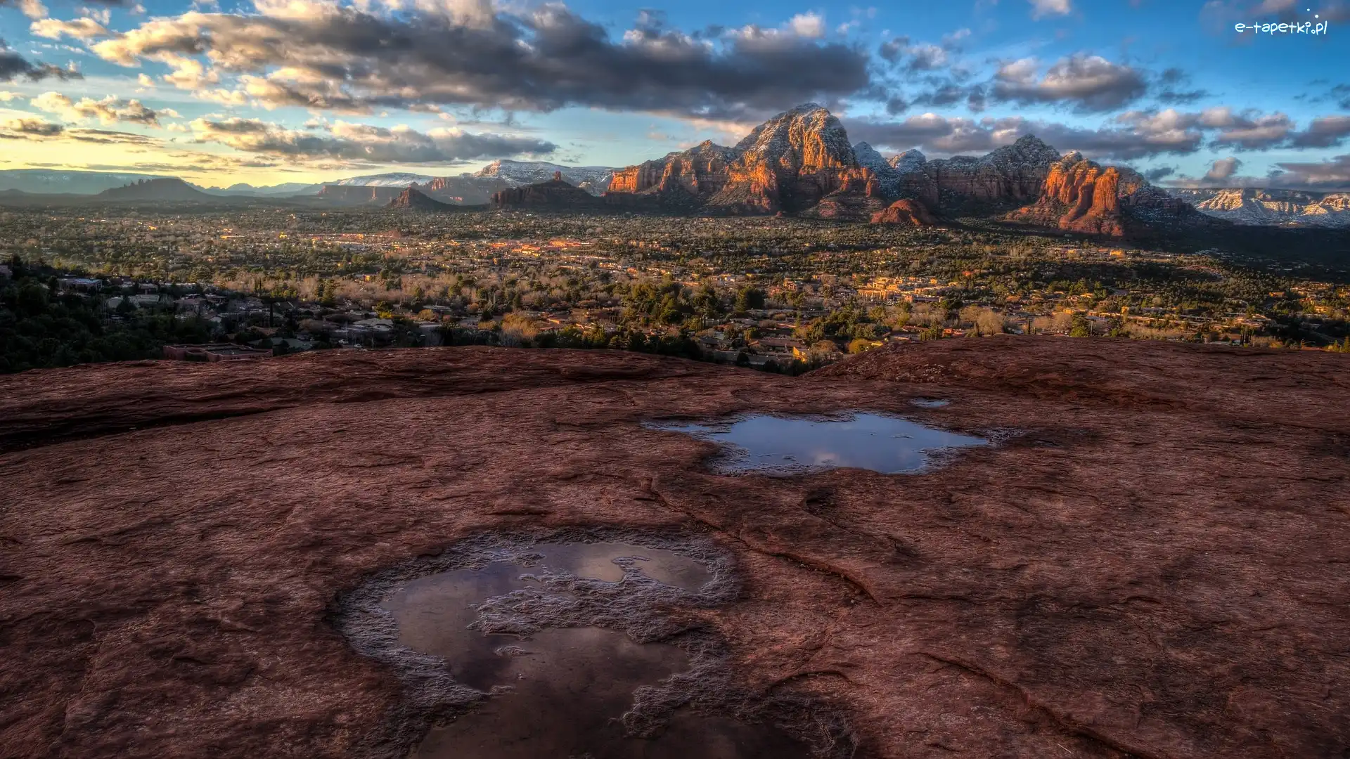 Chmury, Ciemne, Navajo Red Rocks, Skały, Góry, Stany Zjednoczone, Arizona, Miasto Sedona, Kałuże
