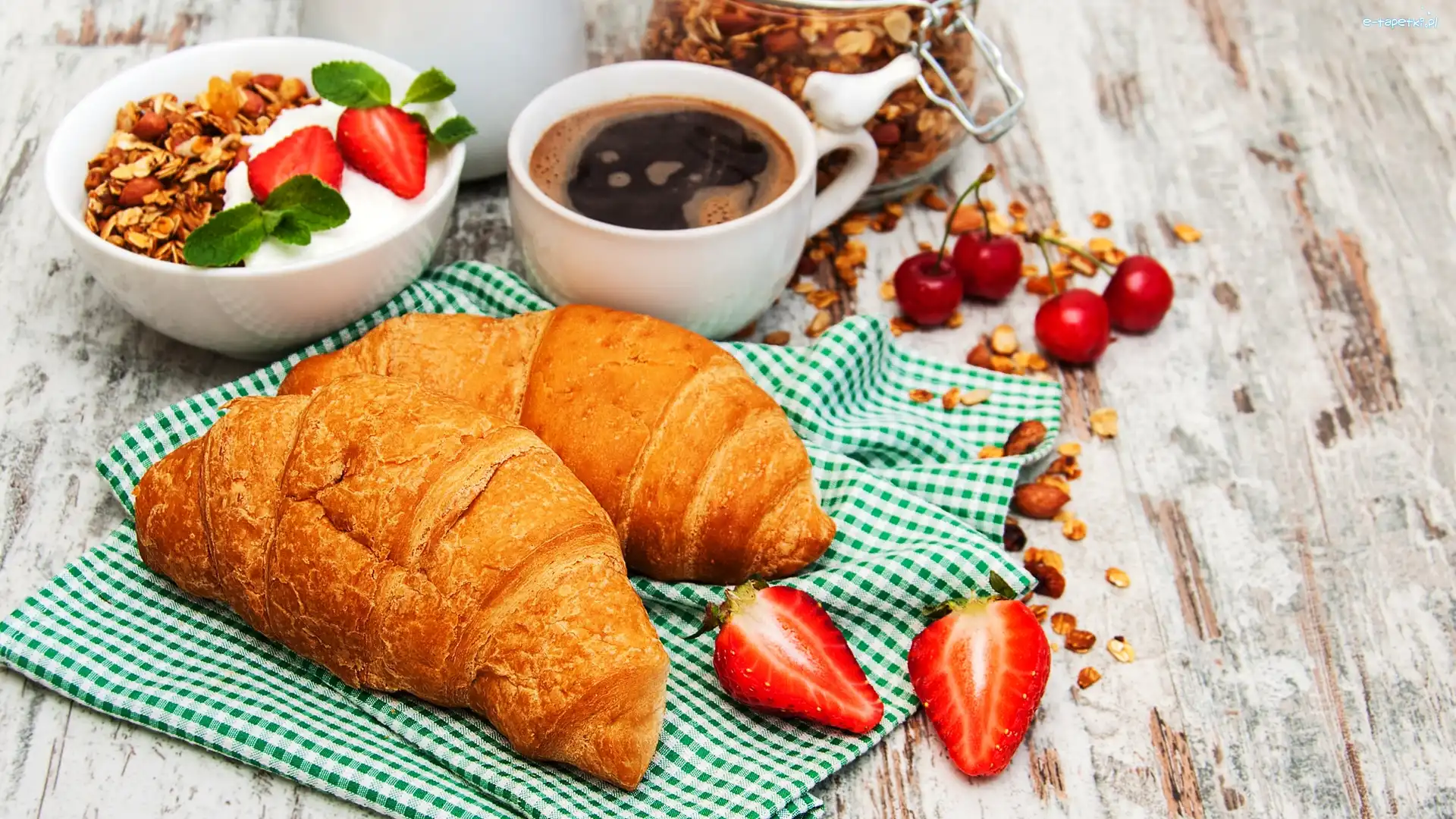 Miseczka, Rogale, Filiżanka, Musli, Truskawki, Wiśnie, Ściereczka, Śniadanie, Croissanty, Kawa