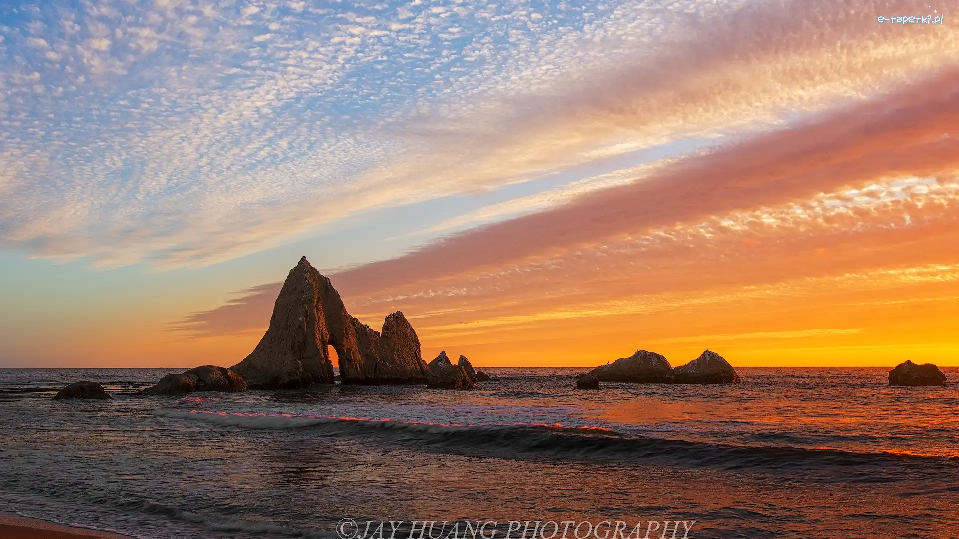 Morze, Chmury, Stany Zjednoczone, Kalifornia, Skały, Zachód słońca, Miejscowość Half Moon Bay, Plaża Martins Beach