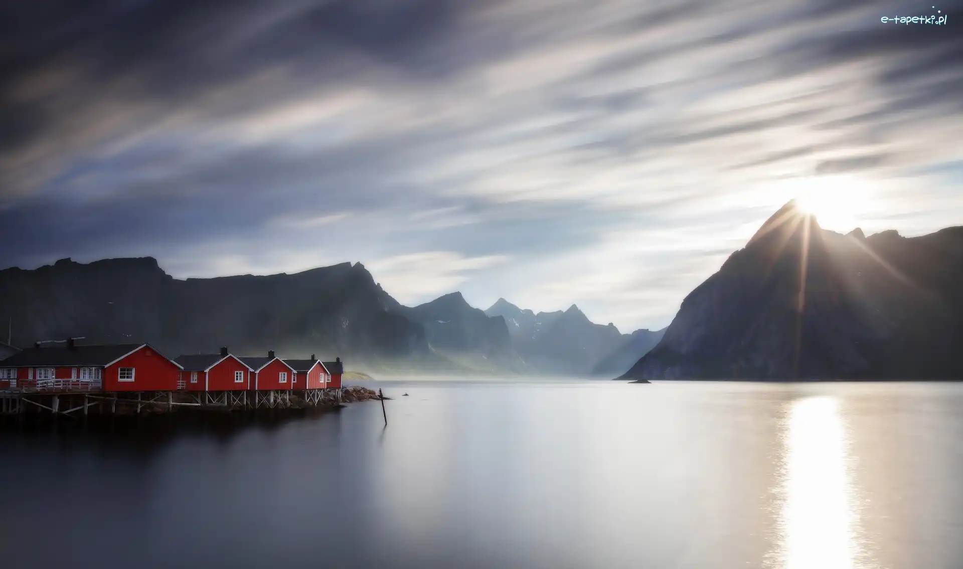Norwegia, Czerwone, Domy, Wieś Reine, Góry, Lofoty, Morze Norweskie