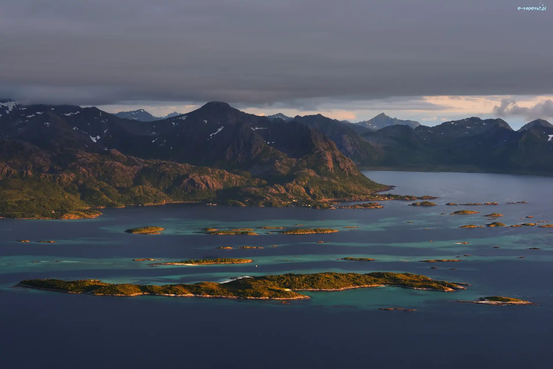 Chmury, Morze, Góry, Norwegia, Senja, Wyspa