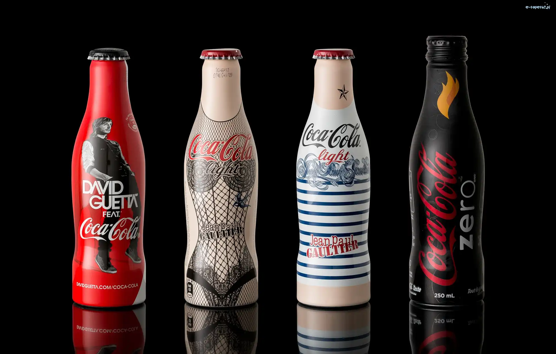 Odbicie, Cztery, Butelki, Napój, Coca-Cola, Tło, Czarne