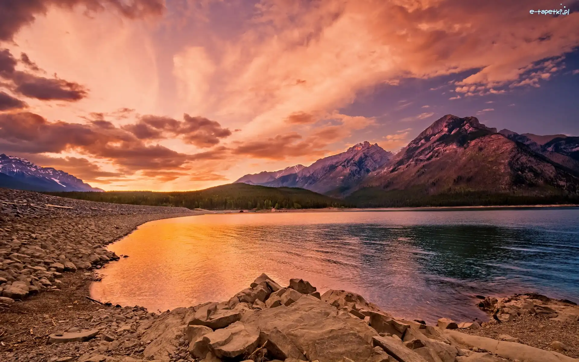 Alberta, Jezioro Minnewanka, Park Narodowy Banff, Kanada, Góry Skaliste, Zachód słońca