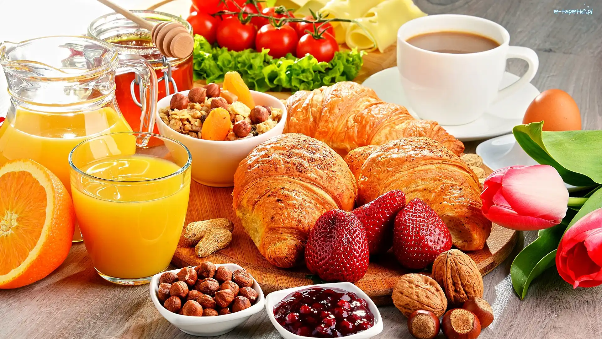 Orzechy, Croissanty, Rogaliki, Pomarańczowy, Filiżanka, Kawa, Truskawki, Miód, Sok, Tulipany, Szklanka, Śniadanie