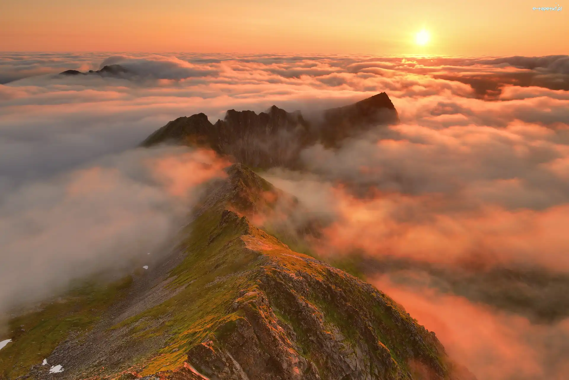Wschód słońca, Mgła, Góry, Norwegia, Wyspa Senja