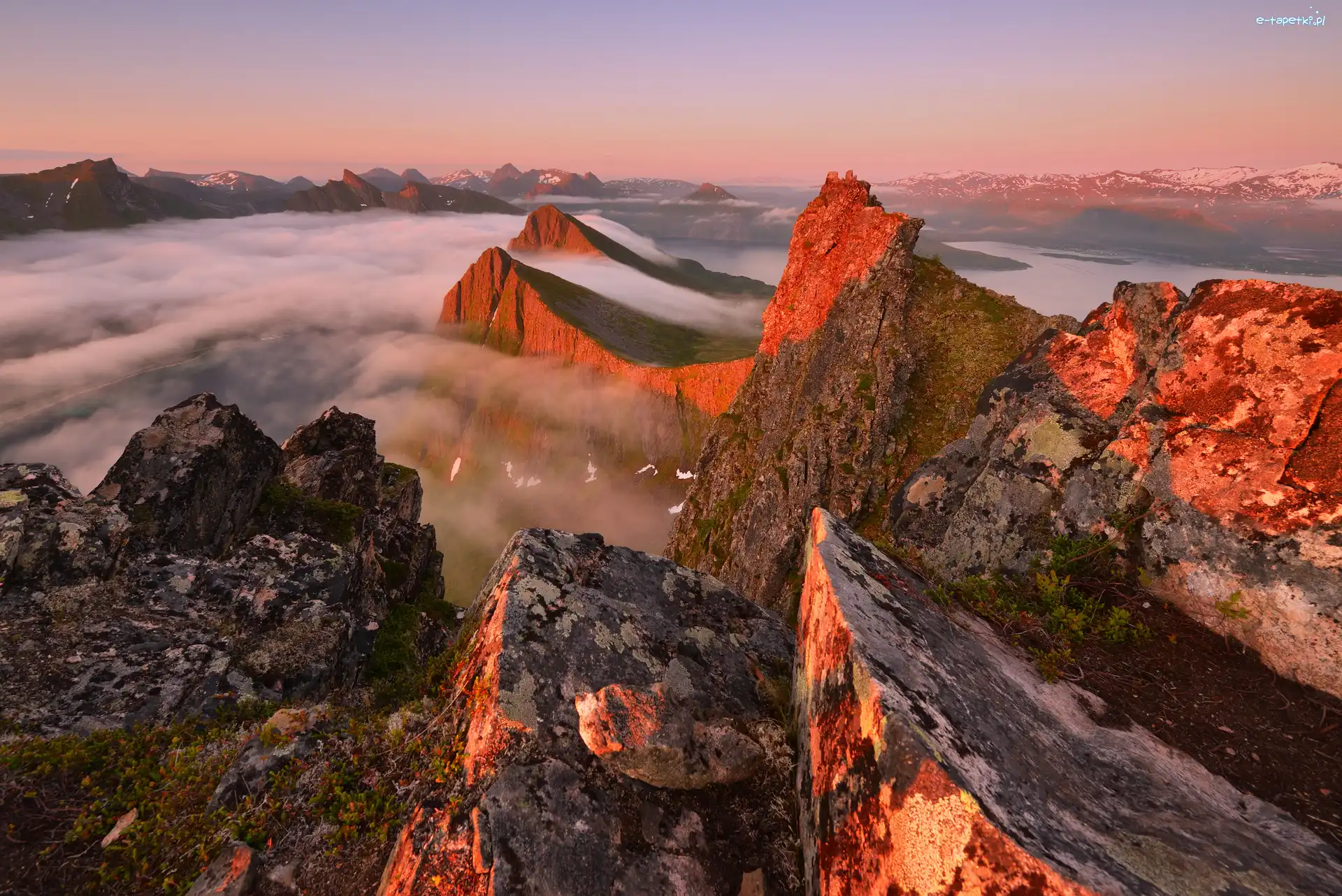 Góry, Mgła, Skały, Norwegia, Wyspa Senja