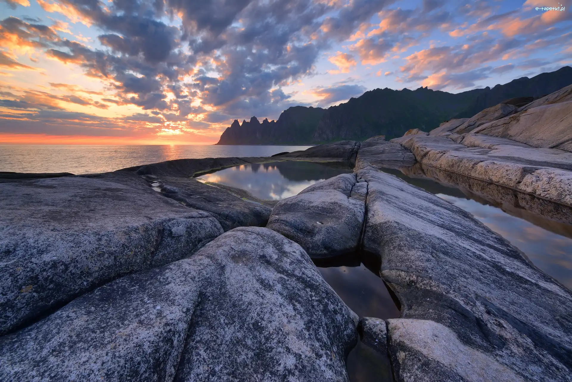 Wyspa Senja, Skały, Tungeneset, Norwegia, Morze Północne, Zachód słońca