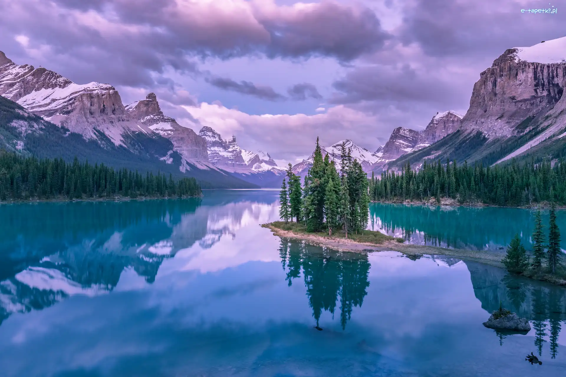 Kanada, Jezioro Maligne, Drzewa, Góry, Park Narodowy Jasper, Alberta, Chmury