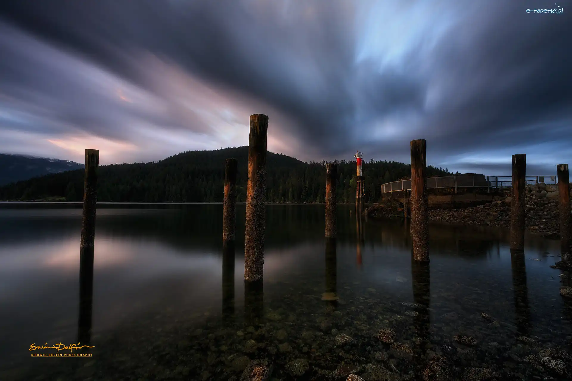 Barnet Marine Park, Kamienie, Chmury, Morze, Zatoka Burrard, Kanada, Kolumbia Brytyjska, Pale, Burnaby