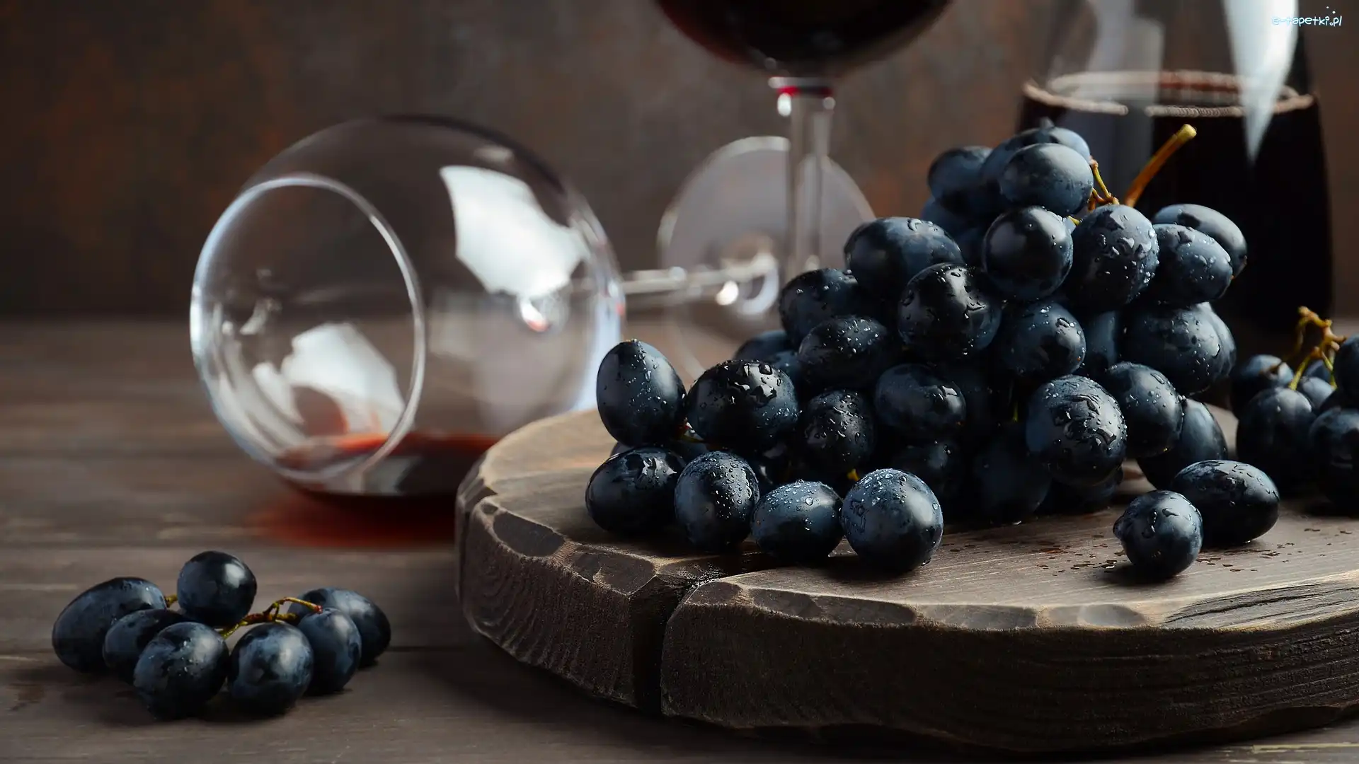 Ciemne, Deska, Winogrona, Wino, Kieliszki