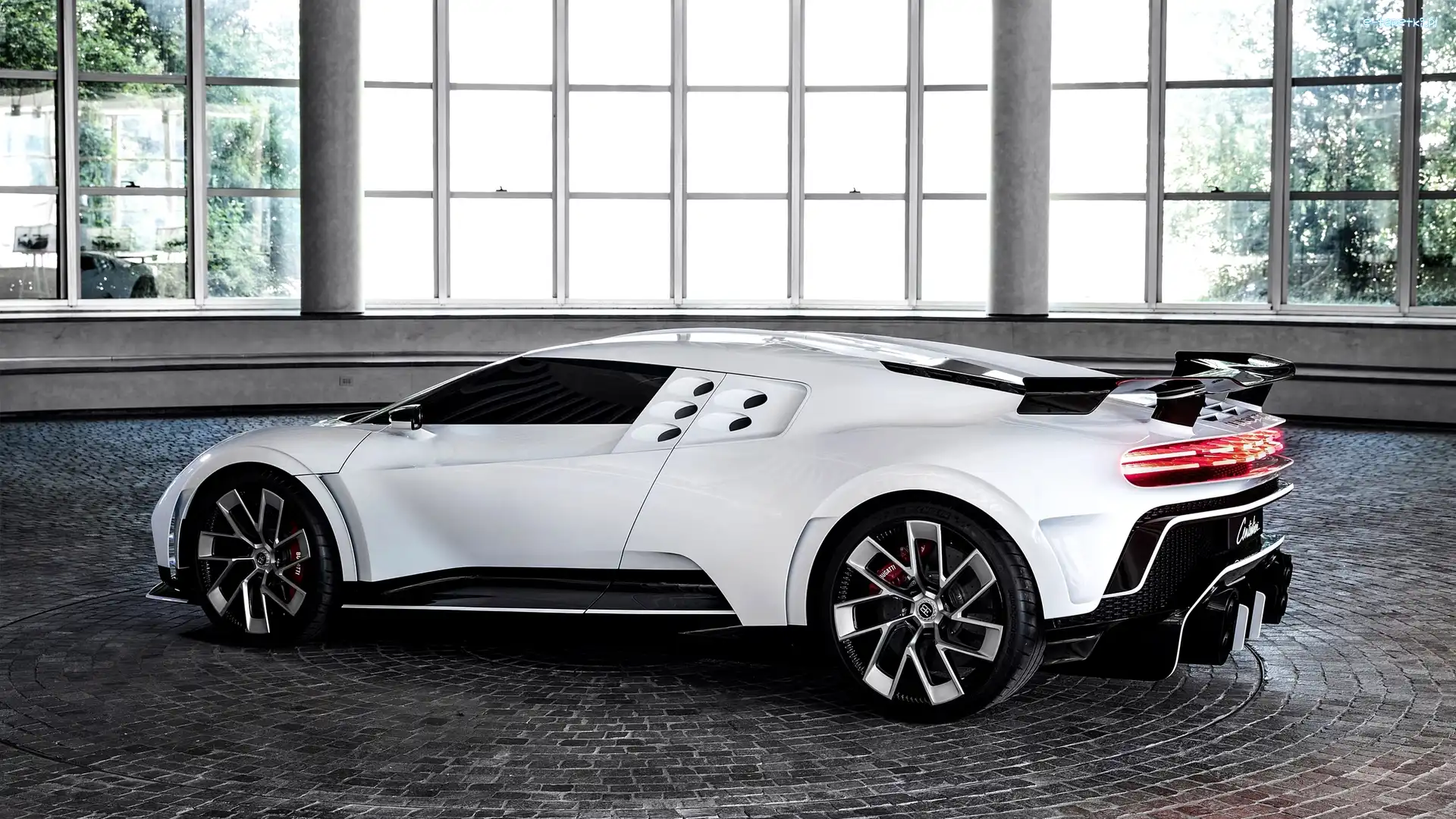 Bok, Bugatti Centodieci, Białe