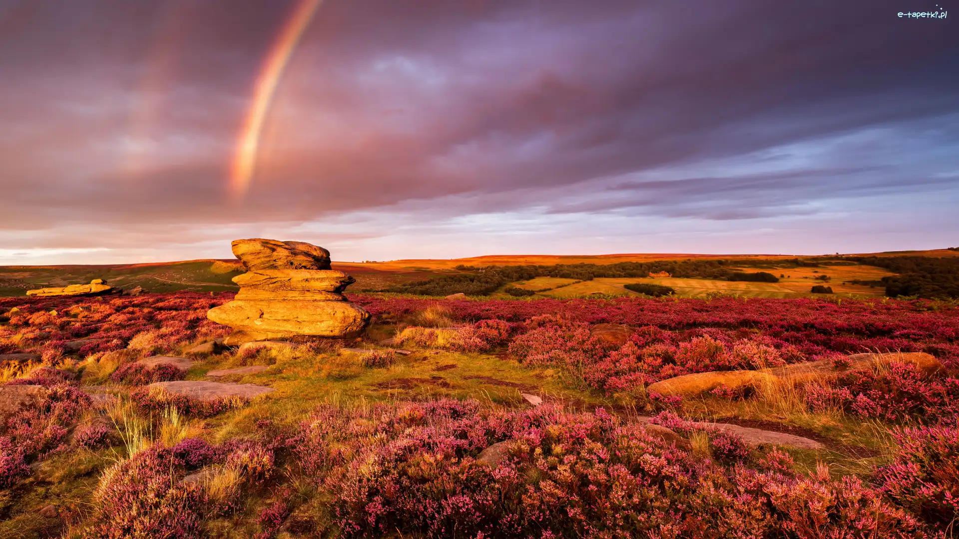 Zachód słońca, Wzgórza, Anglia, Hrabstwo Derbyshire, Skały, Tęcza, Park Narodowy Peak District, Wrzosowisko