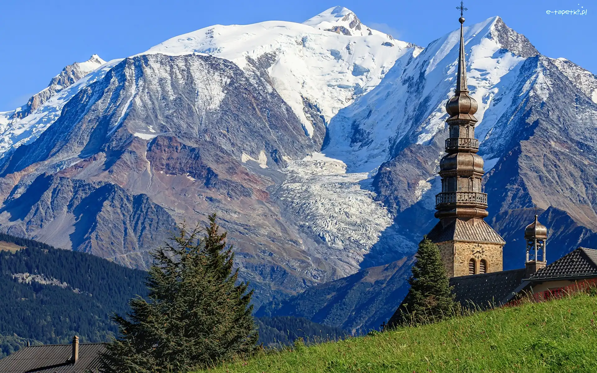 Drzewa, Alpy, Francja, Eglise Saint Nicolas, Szczyty, Mont Blanc, Kościół, Góry, Ośnieżone, Combloux