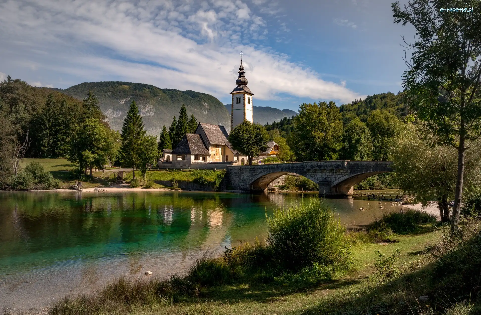 Jezioro Bohinj, Kościół św. Jana, Most, Drzewa, Gmina Bohinj, Słowenia