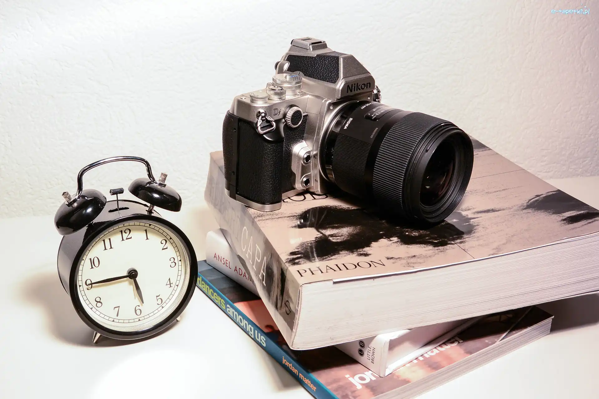Aparat fotograficzny, Książki, Nikon, Budzik