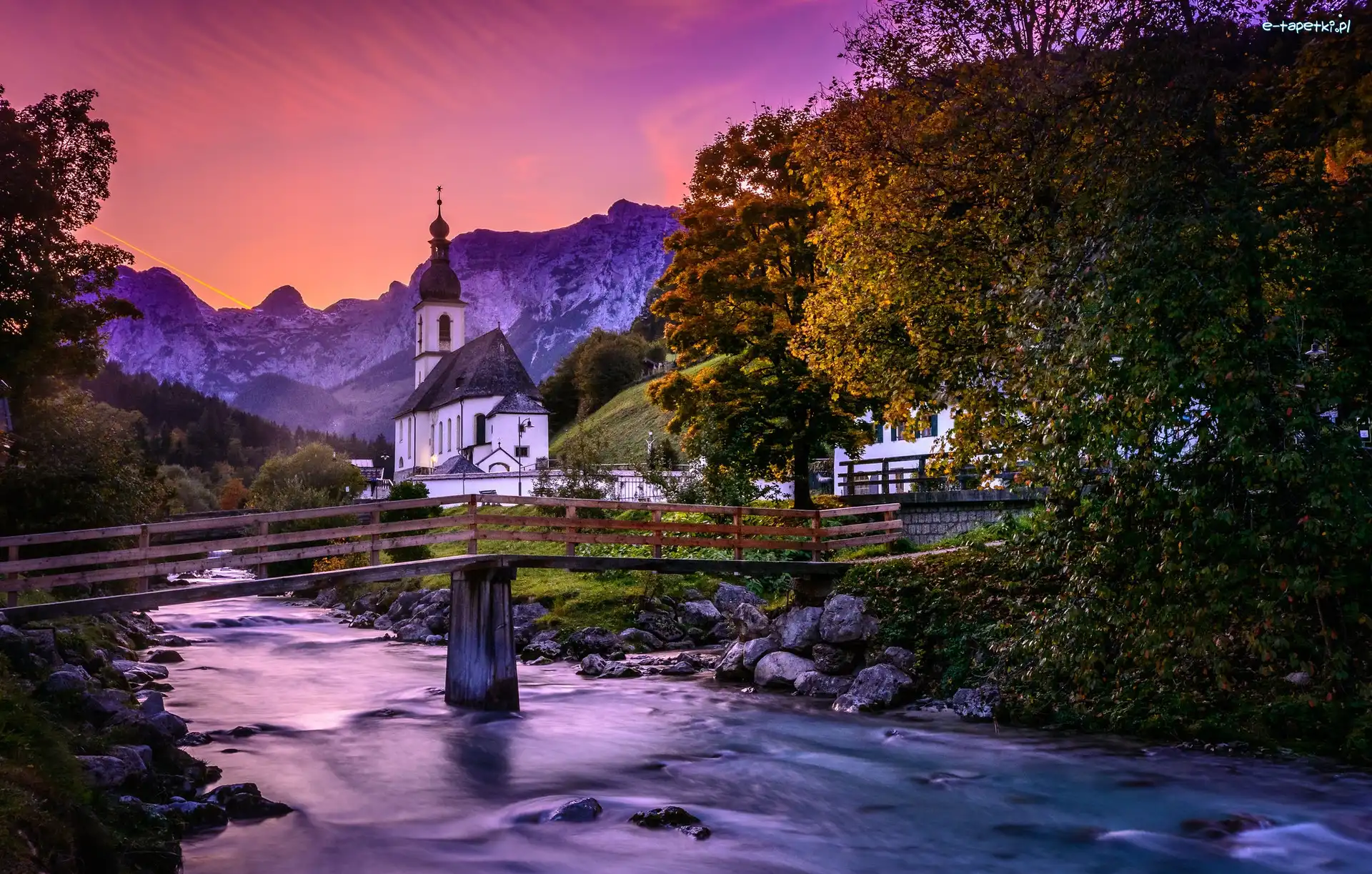 Kościół św. Sebastiana, Góry Alpy, Park Narodowy Berchtesgaden, Bawaria, Niemcy, Most, Rzeka Ramsauer Ache, Ramsau bei Berchtesgaden, Drzewa