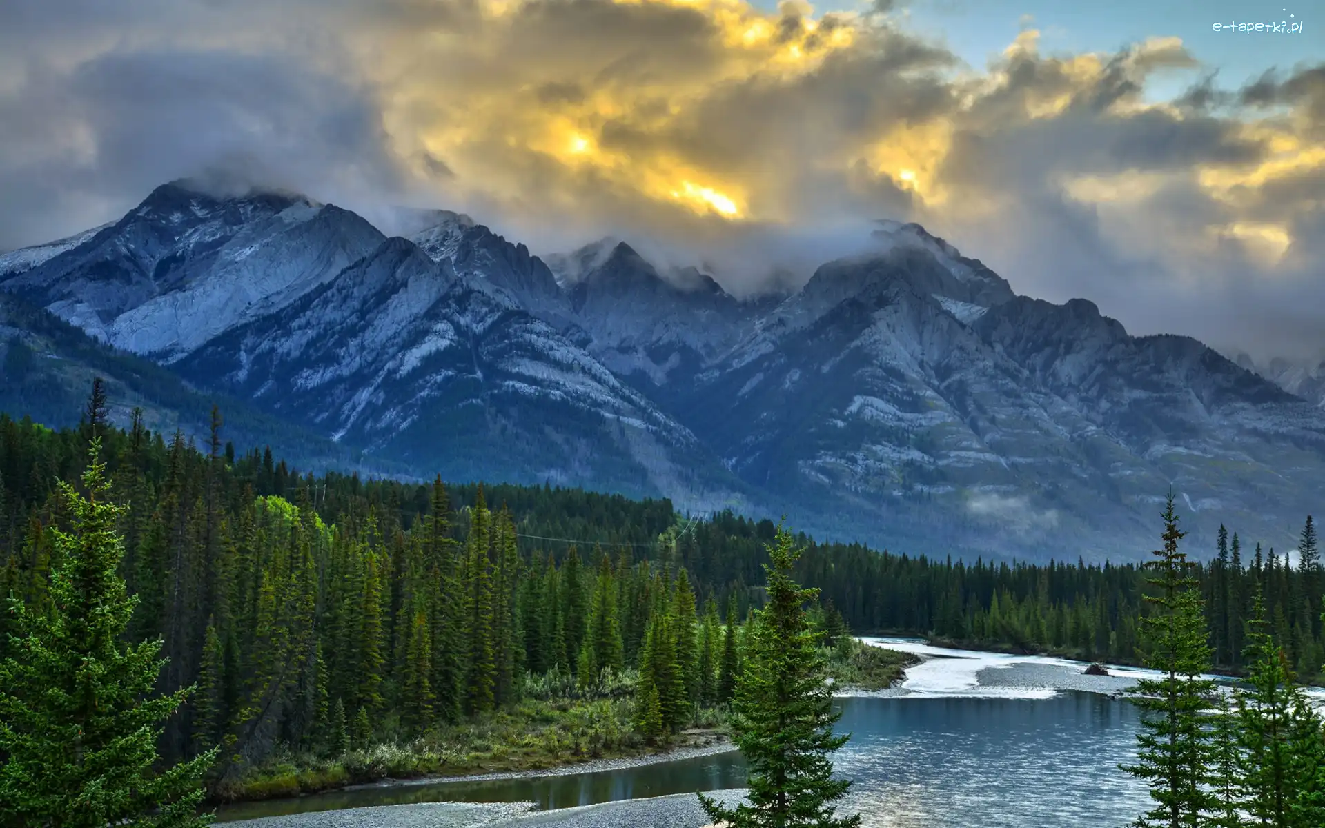 Las, Chmury, Kanada, Prowincja Alberta, Rzeka Bow, Drzewa, Park Narodowy Banff, Góry