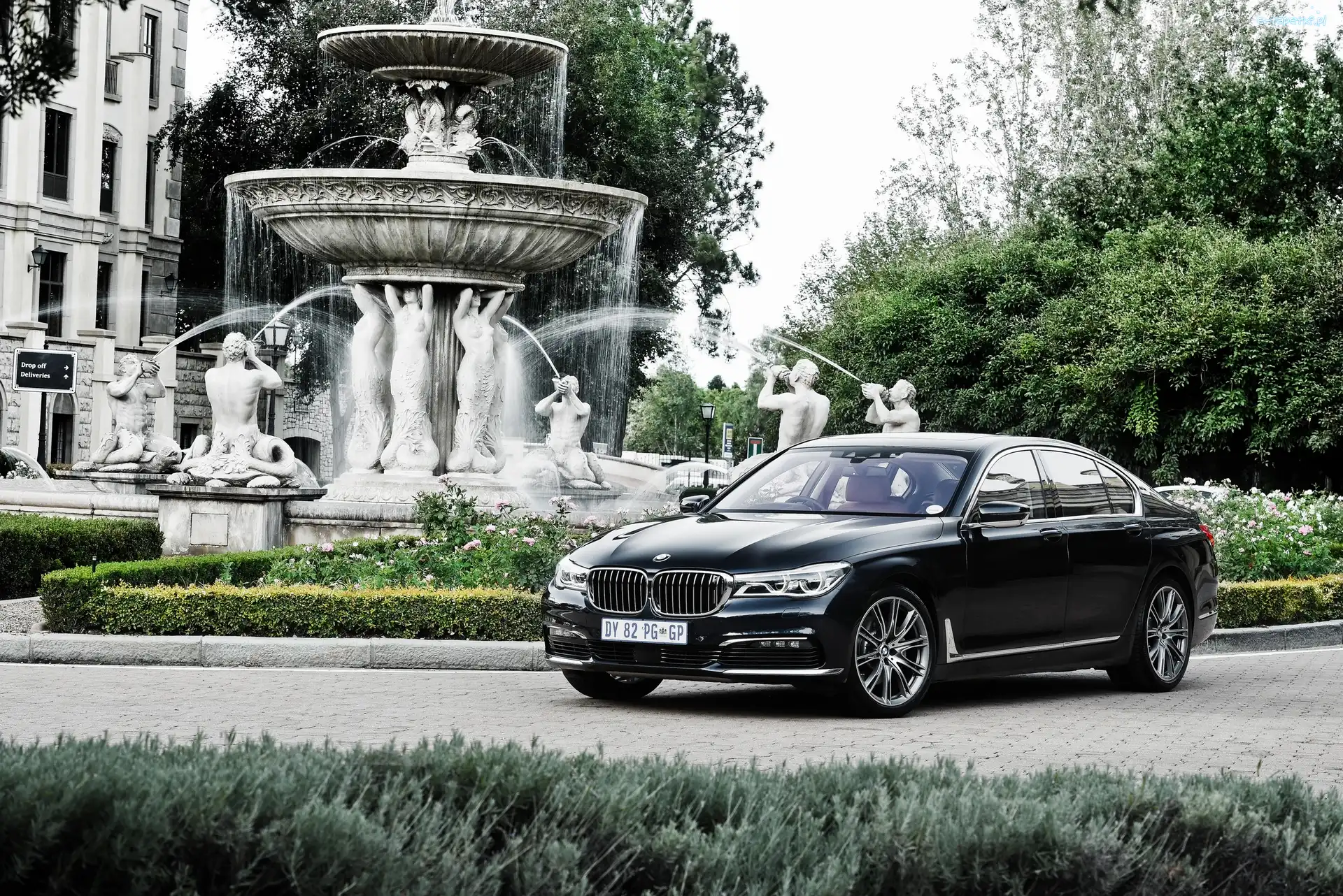 BMW serii 7 G11, Fontanna, VI generacja, Czarne