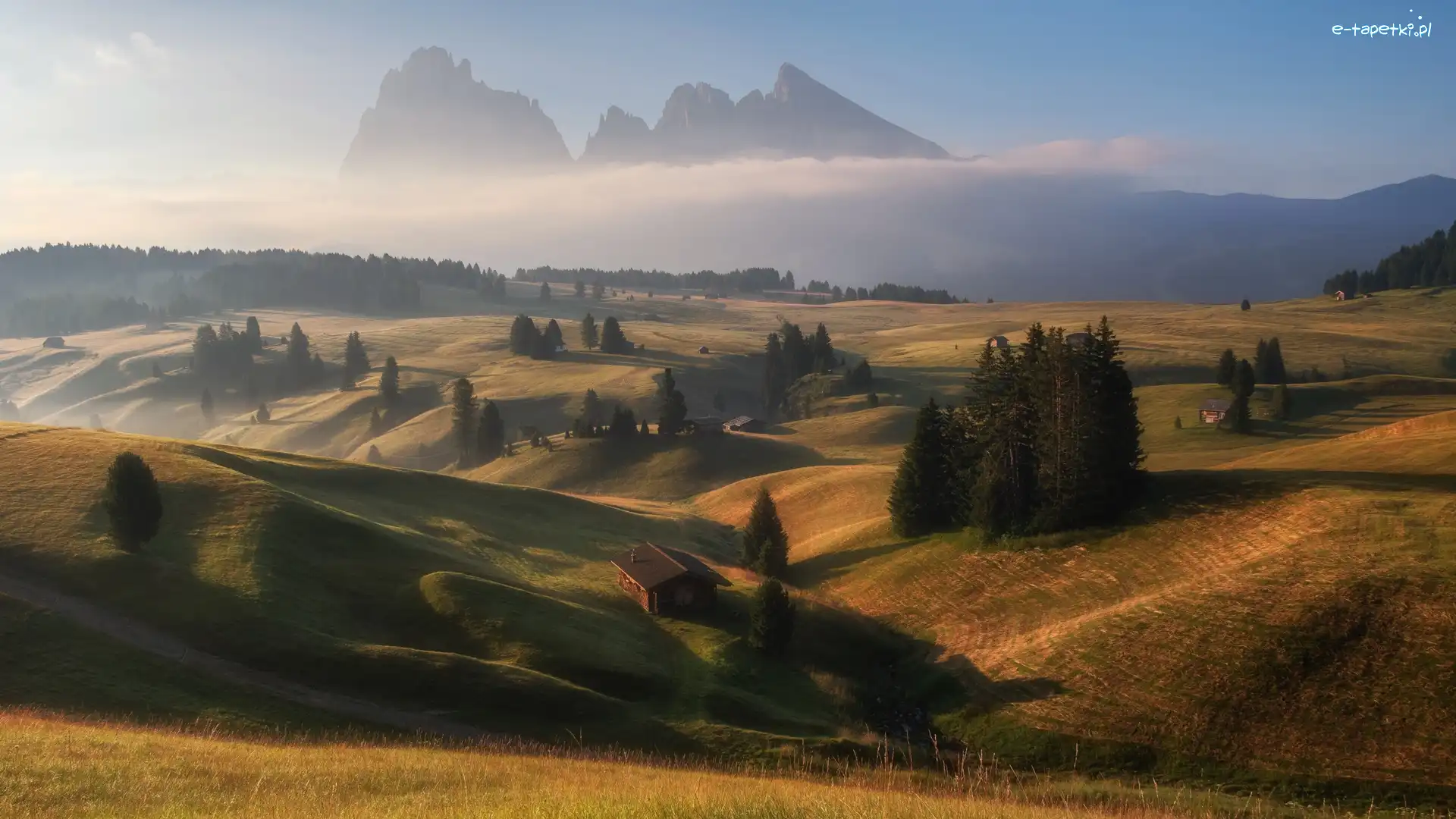 Mgła, Dolina Val Gardena, Dolomity, Góry Sassolungo, Płaskowyż Seiser Alm, Włochy, Drzewa, Wzgórza, Domy