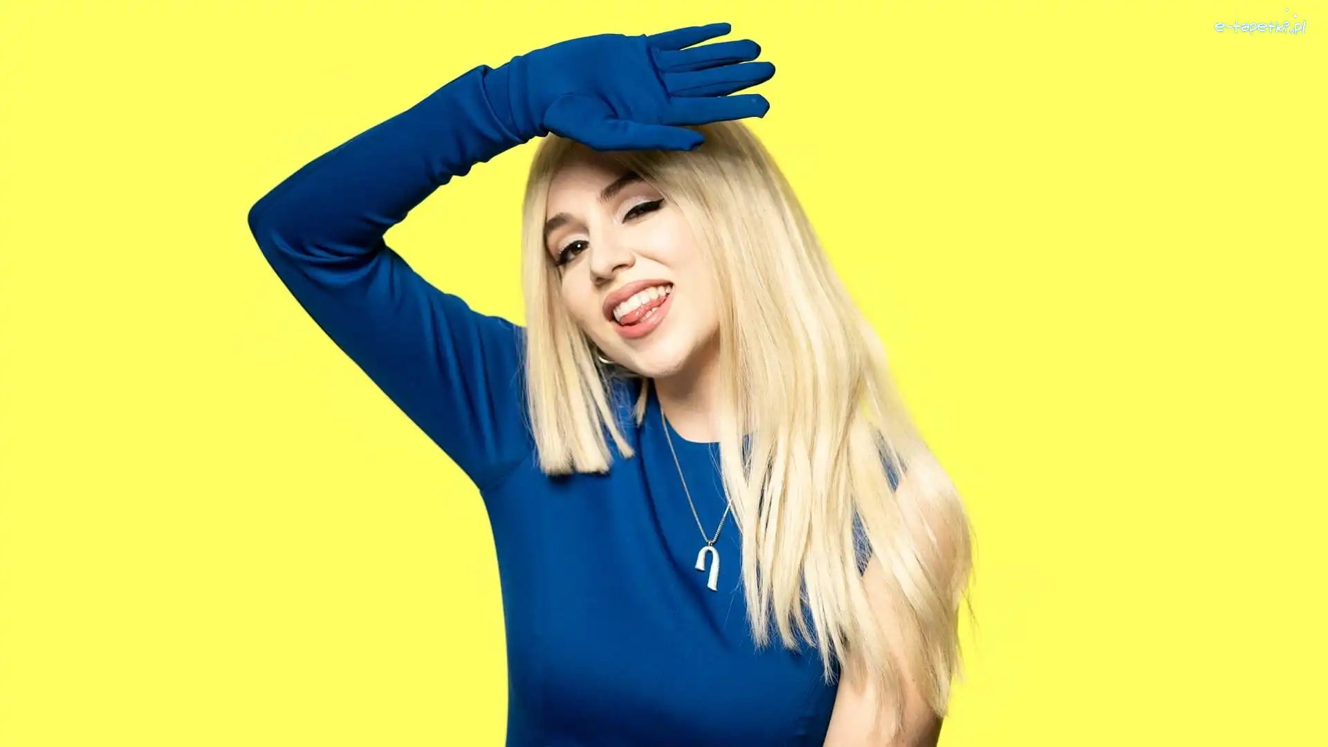 Sukienka, Piosenkarka, Ava Max, Kobieta, Blondynka, Granatowa, Uśmiech