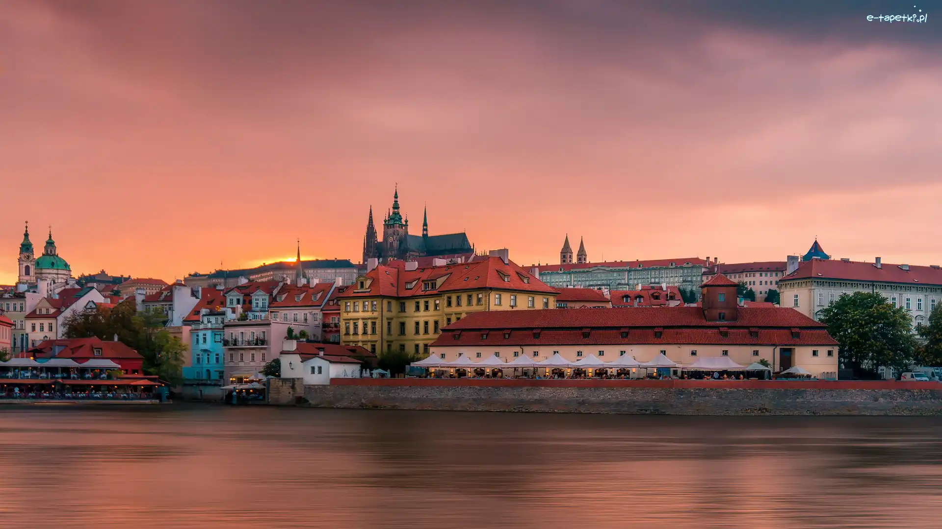 Hradczany, Katedra Świętych Wita Wacława i Wojciecha, Panorama, Czechy, Praga, Wschód słońca, Rzeka Wełtawa, Zamek na Hradczanach, Domy