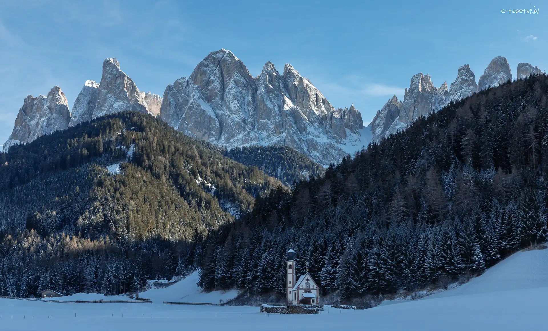 Lasy, Włochy, Kościół św. Jana, Masyw Odle, Dolina Val di Funes, Góry, Dolomity, Zima