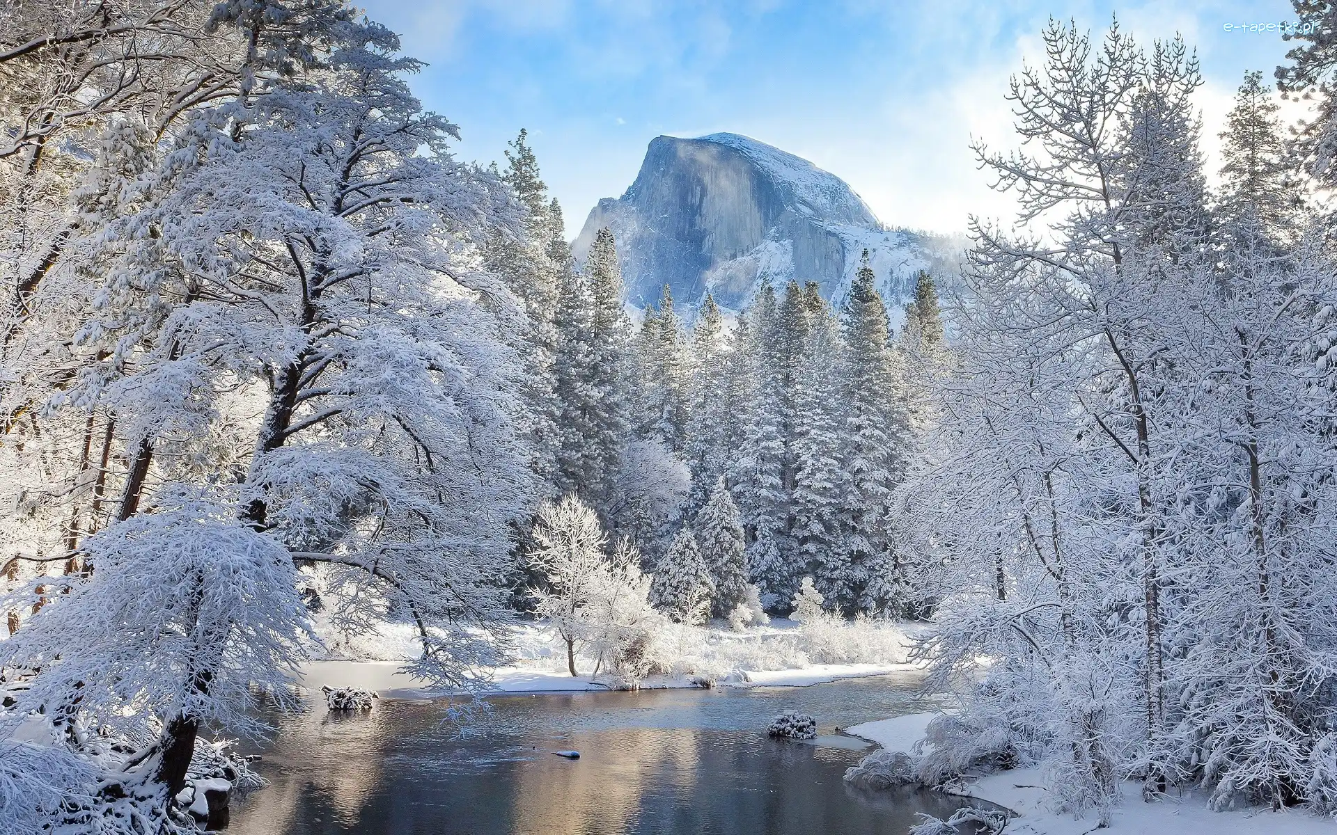 Rzeka Merced River, Szczyt El Capitan, Park Narodowy Yosemite, Kalifornia, Stany Zjednoczone, Zima, Drzewa, Góry Sierra Nevada, Oszronione