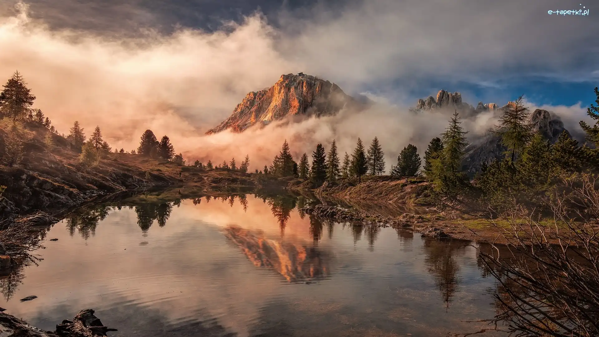 Chmury, Dolomity, Jezioro Lago Limides, Góry, Włochy, Mgła, Drzewa