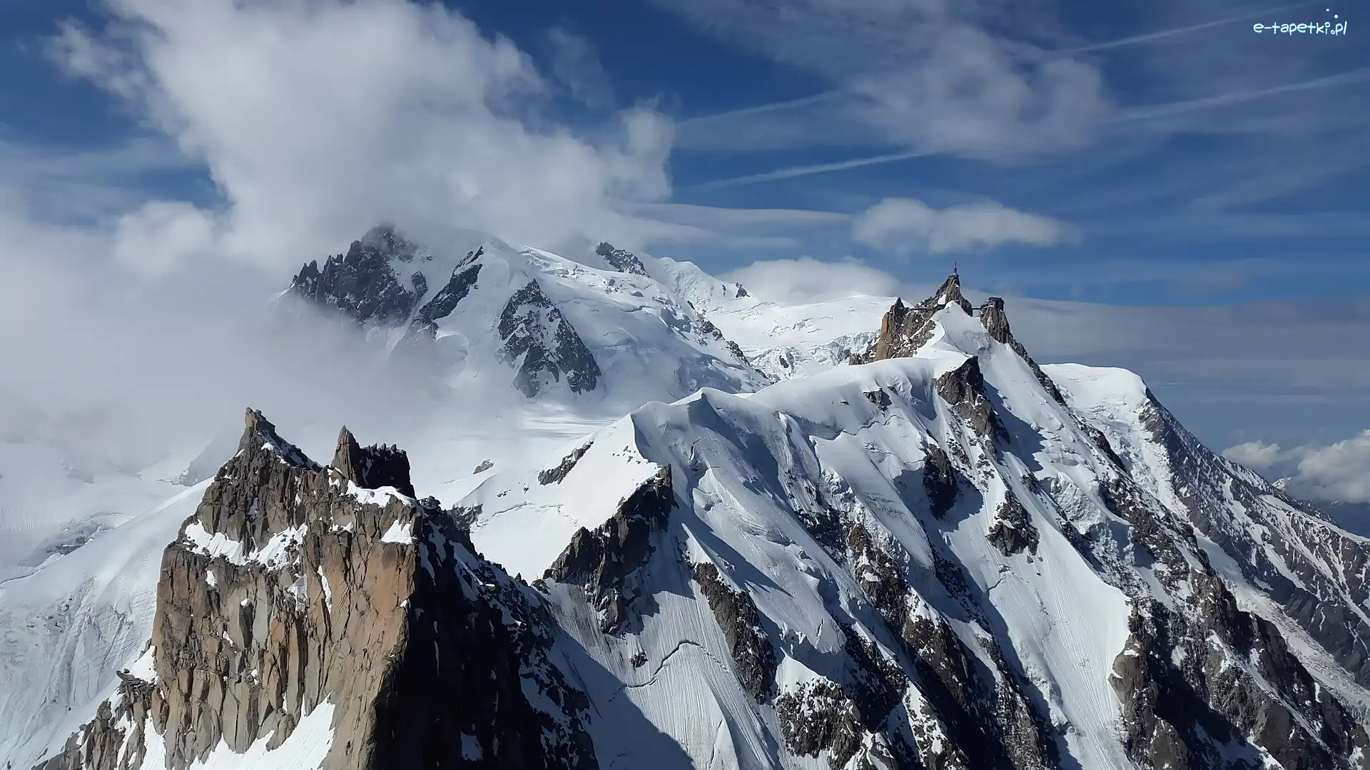 Mont Blanc, Góry, Francja, Chmury, Aiquilles de Chamonix, Szczyt Aiguille du Midi, Śnieg, Zima