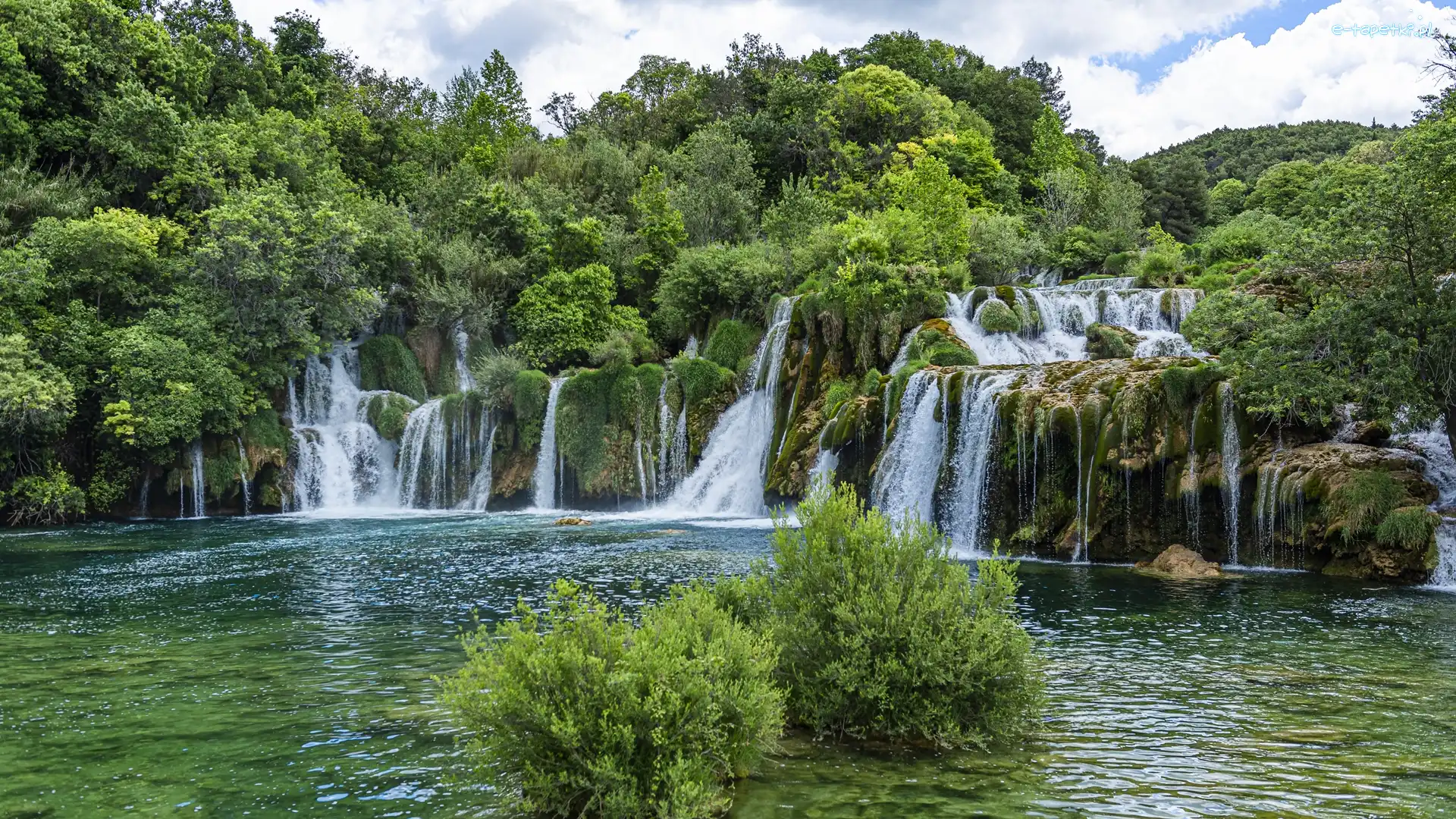 Chmury, Park Narodowy Jezior Plitwickich, Drzewa, Wodospady, Chorwacja, Skały, Rośliny
