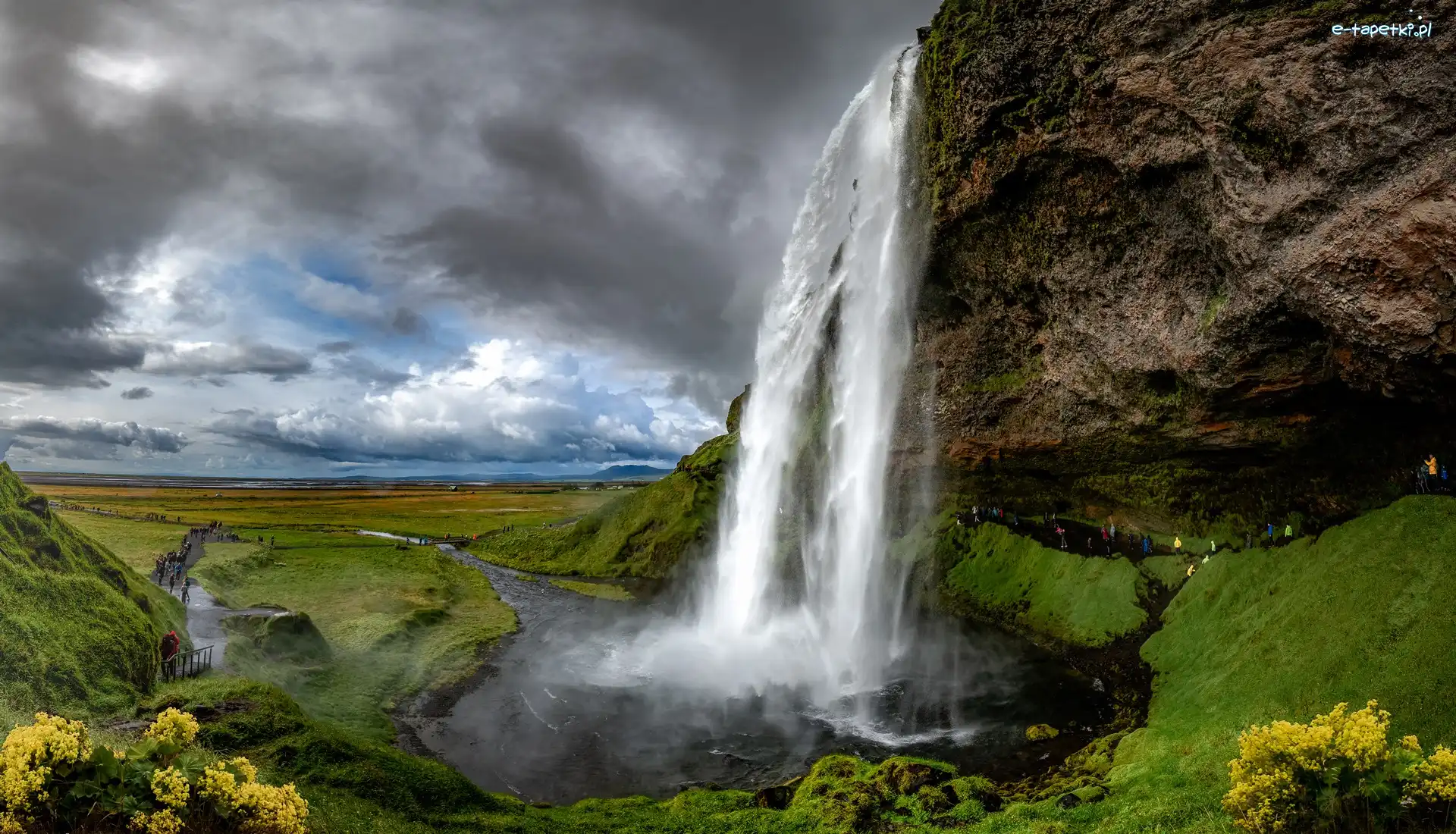 Ciemne, Skała, Roślinność, Chmury, Wodospad Seljalandsfoss, Islandia