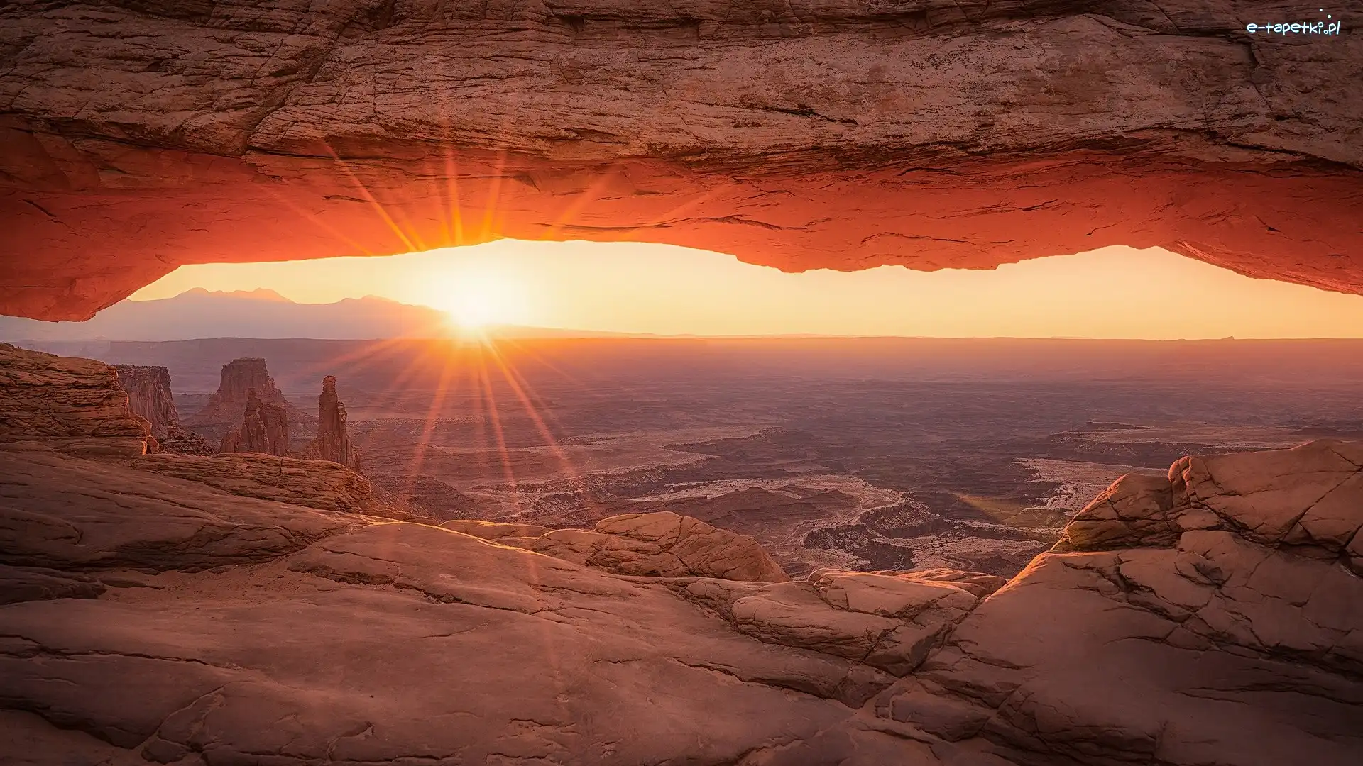 Skały, Park Narodowy Canyonlands, Łuk Mesa Arch, Promienie słońca, Stan Utah, Stany Zjednoczone