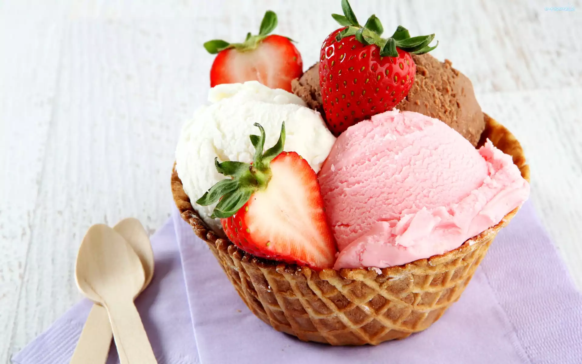 Wafel, Truskawki, Lody
