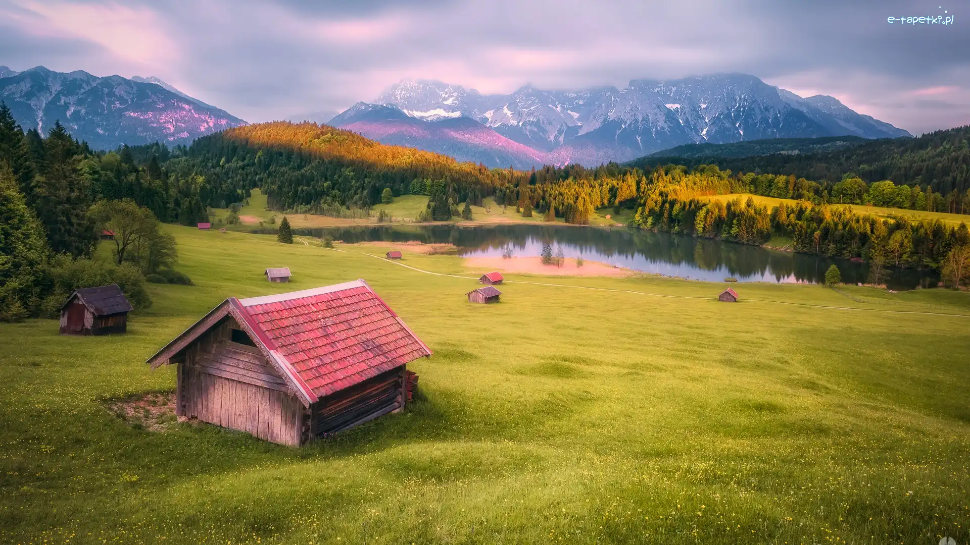 Drewniany, Drzewa, Jezioro Geroldsee, Miejscowość Krun, Góry Karwendel, Niemcy, Bawaria, Las, Domek