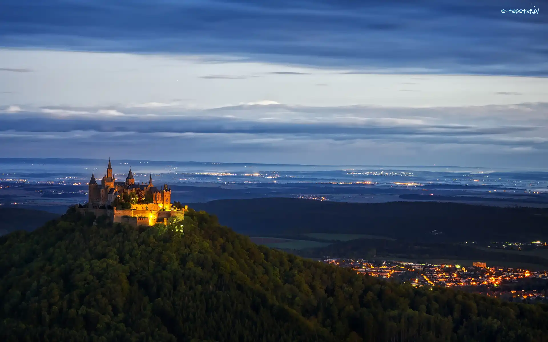 Miasto, Oświetlony, Niemcy, Badenia-Wirtembergia, Zamek Hohenzollern, Wschód słońca, Wzgórze, Góra Hohenzollern
