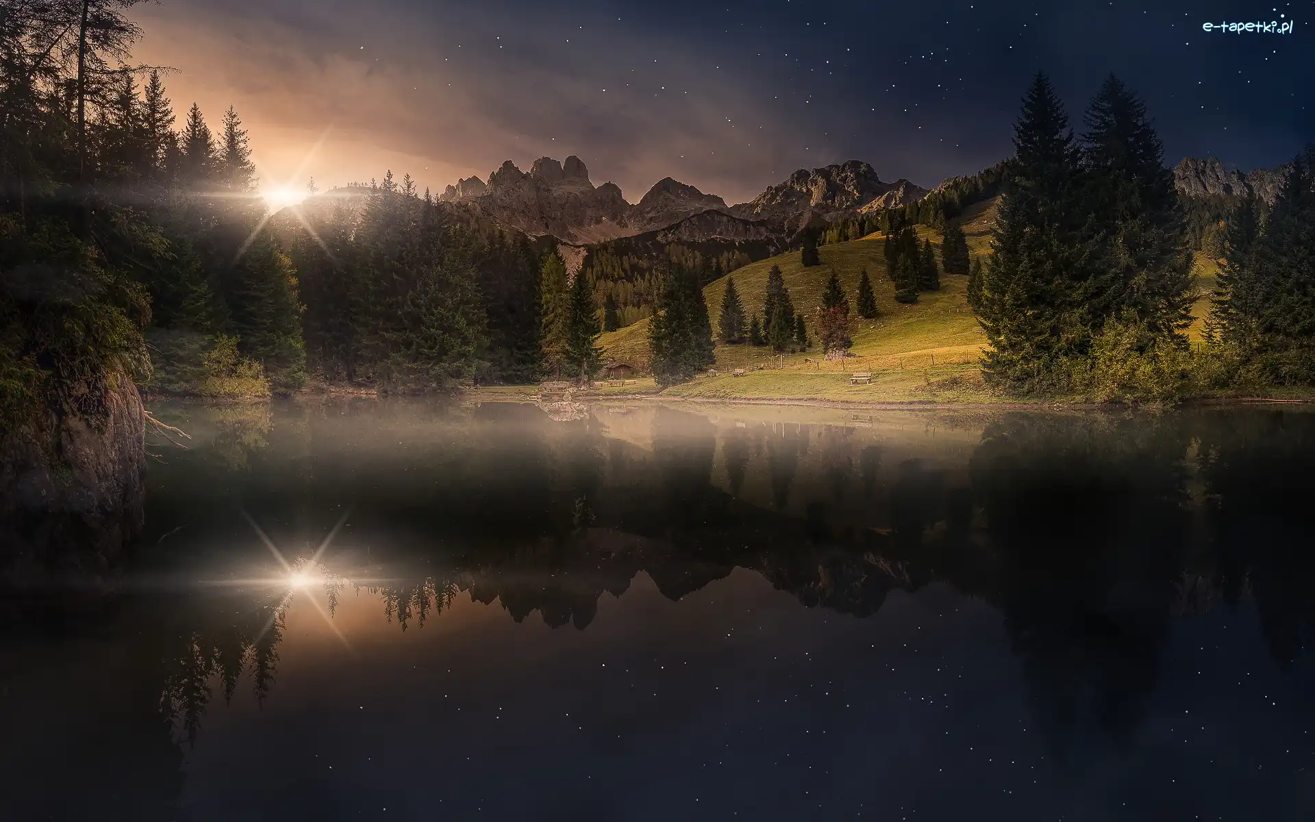Odbicie, Północne Alpy Wapienne, Austria, Jezioro Almsee, Zmierzch, Promienie słońca, Gwiazdy, Góry Gosaukamm, Drzewa, Filzmoos