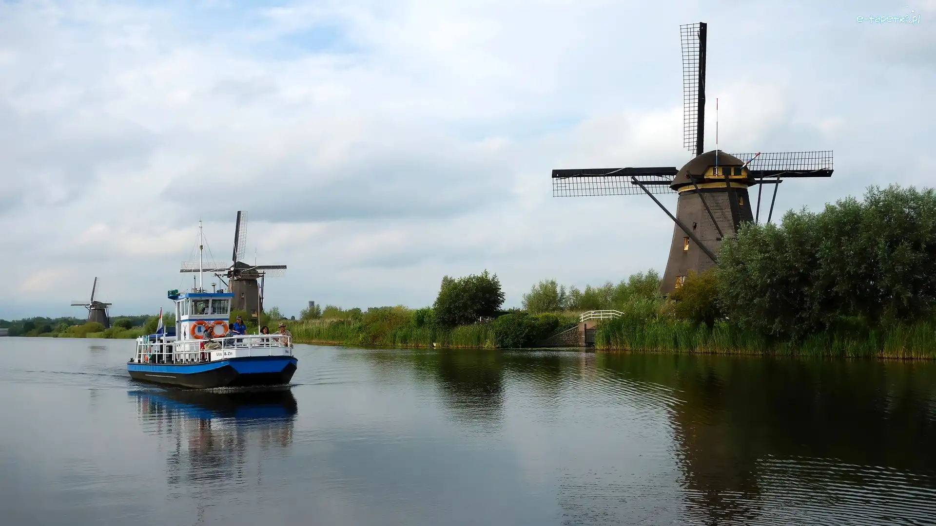 Rzeka, Wiatraki, Statek, Holandia, Wieś Kinderdijk