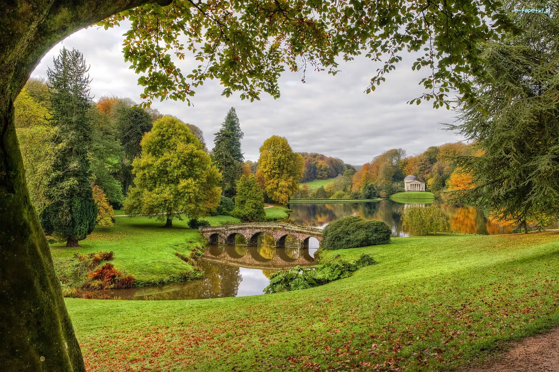 Stourhead House, Jesień, Anglia, Rezydencja, Jezioro, Kamienny, Most, Park, Drzewa, Hrabstwo Wiltshire