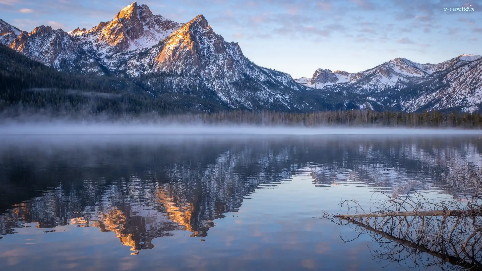 Śnieg, Góra, Sawtooth Range, Mgła, Odbicie, Stan Idaho, McGown Peak, Powalone Drzewo, Stanley Lake, Stany Zjednoczone, Jezioro, Góry