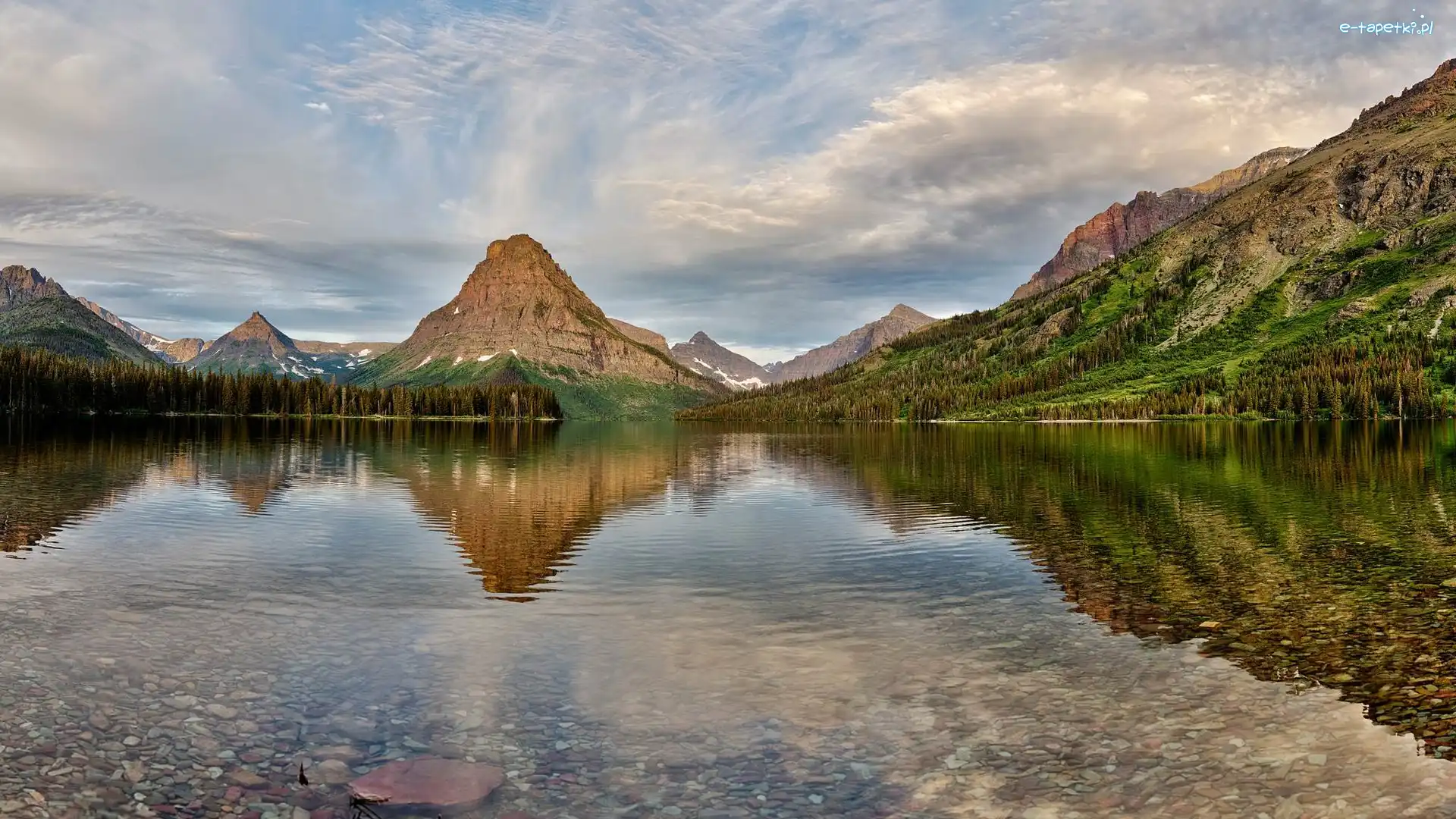 Drzewa, Park Narodowy Glacier, Odbicie, Góra, Stany Zjednoczone, Sinopah Mountain, Two Medicine Lake, Stan Montana, Jezioro, Góry, Chmury
