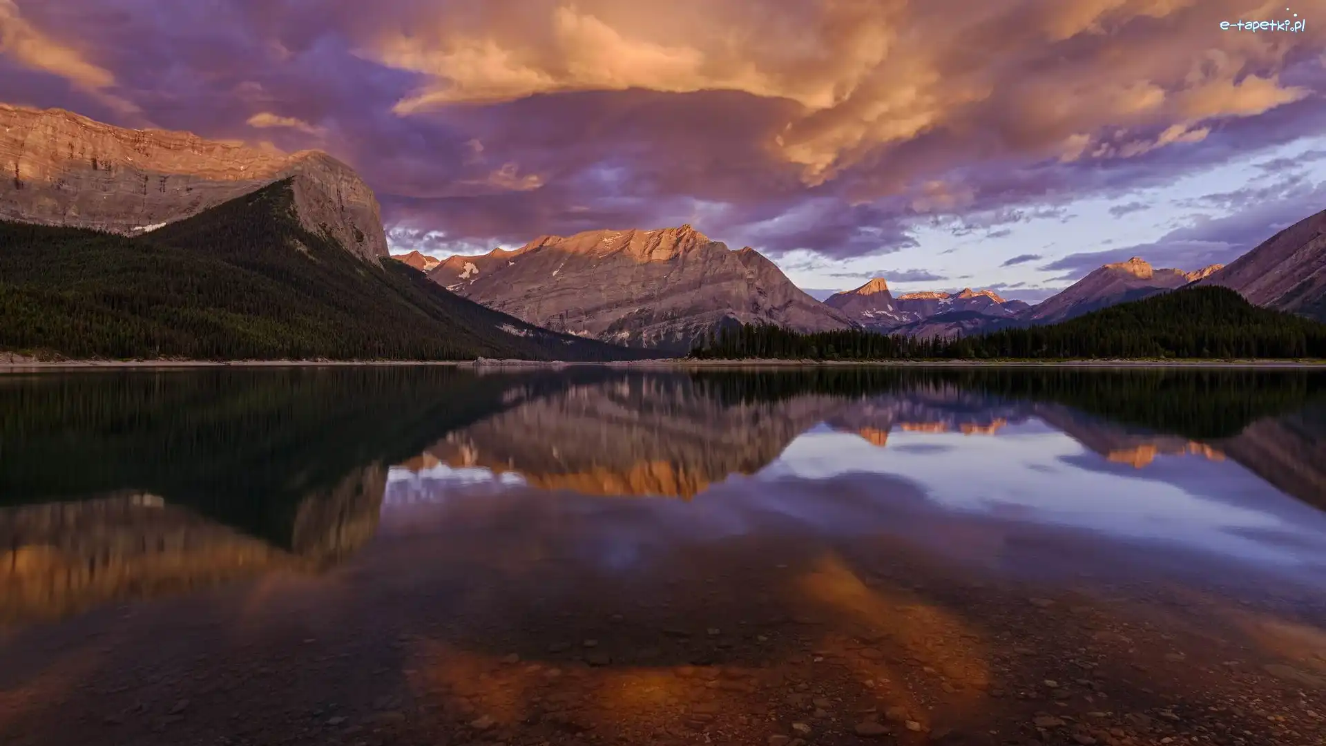 Drzewa, Upper Kananaskis Lake, Kanada, Prowincja Alberta, Góry, Chmury, Odbicie, Jezioro