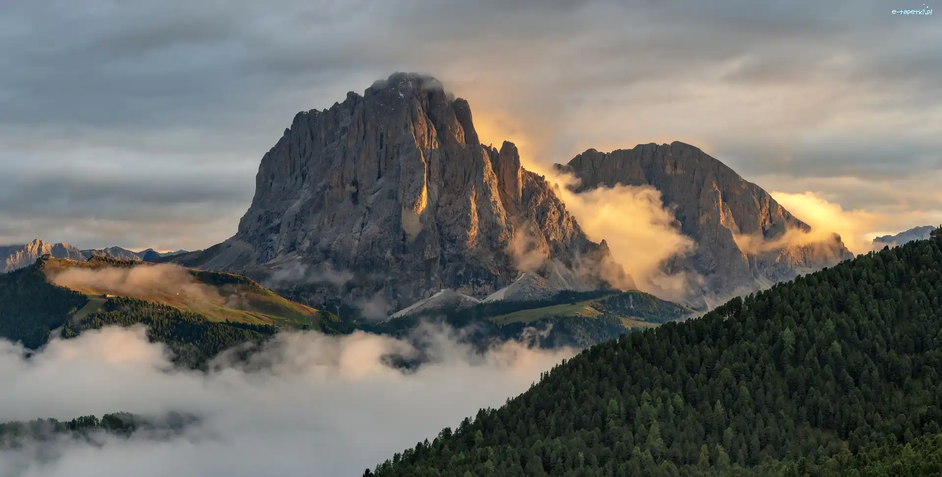 Trydent-Górna Adyga, Mgła, Lasy, Włochy, Dolomity, Góry