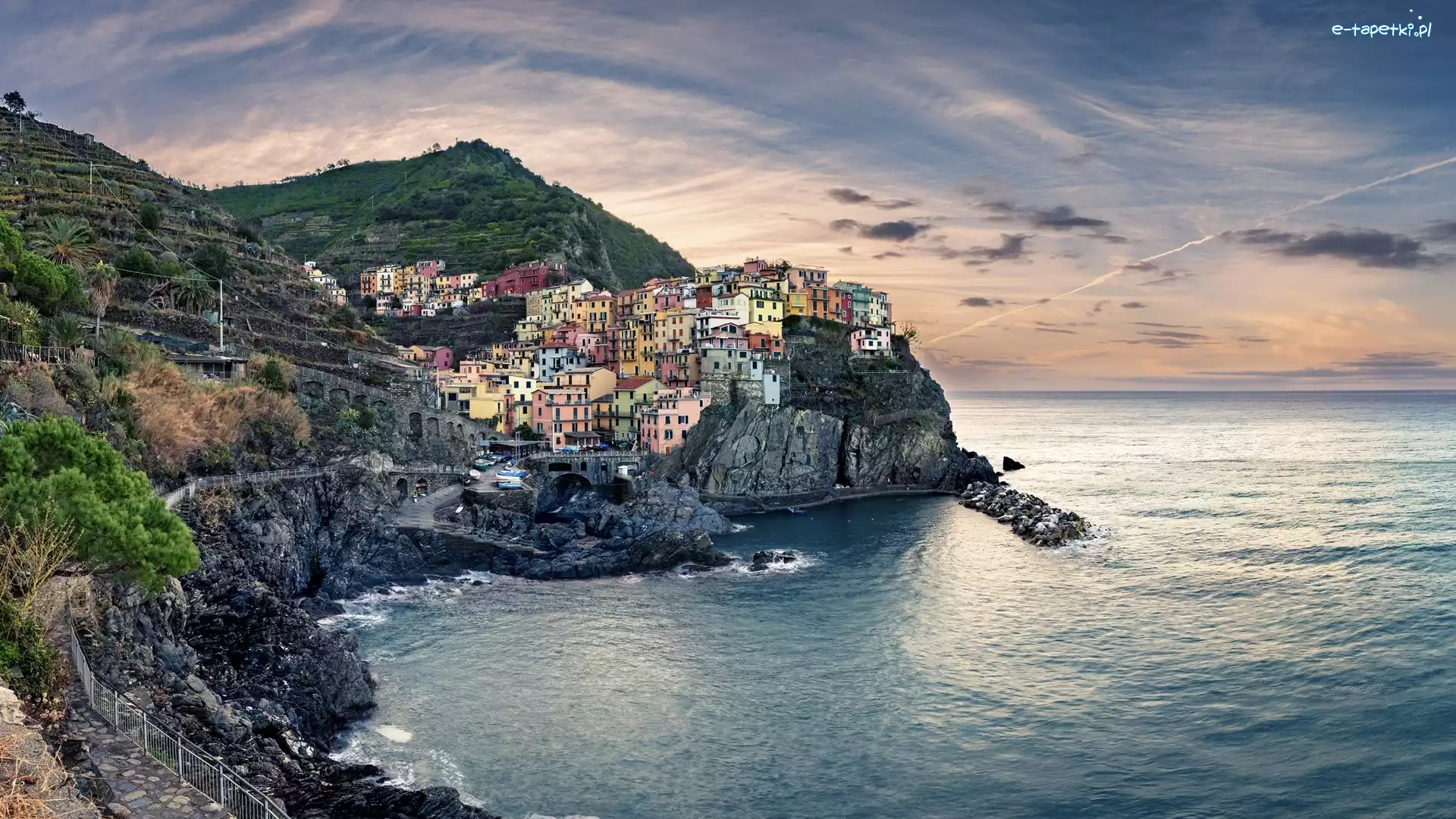 Morze Liguryjskie, Gmina Riomaggiore, Zatoczka, Domy, Miejscowość Manarola, Cinque Terre, Kolorowe, Włochy