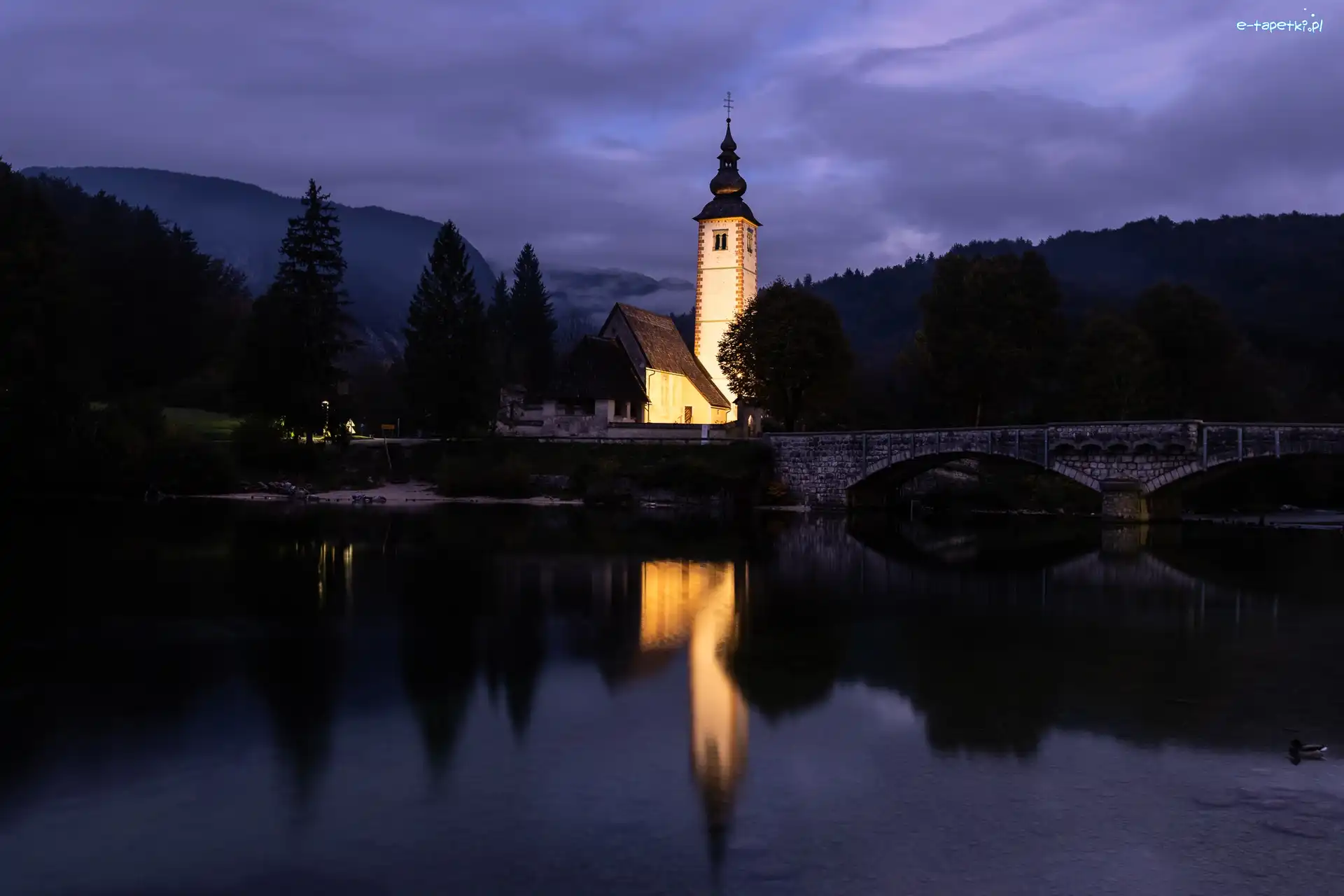Jezioro Bohinj, Kościół św Jana, Most, Drzewa, Gmina Bohinj, Słowenia