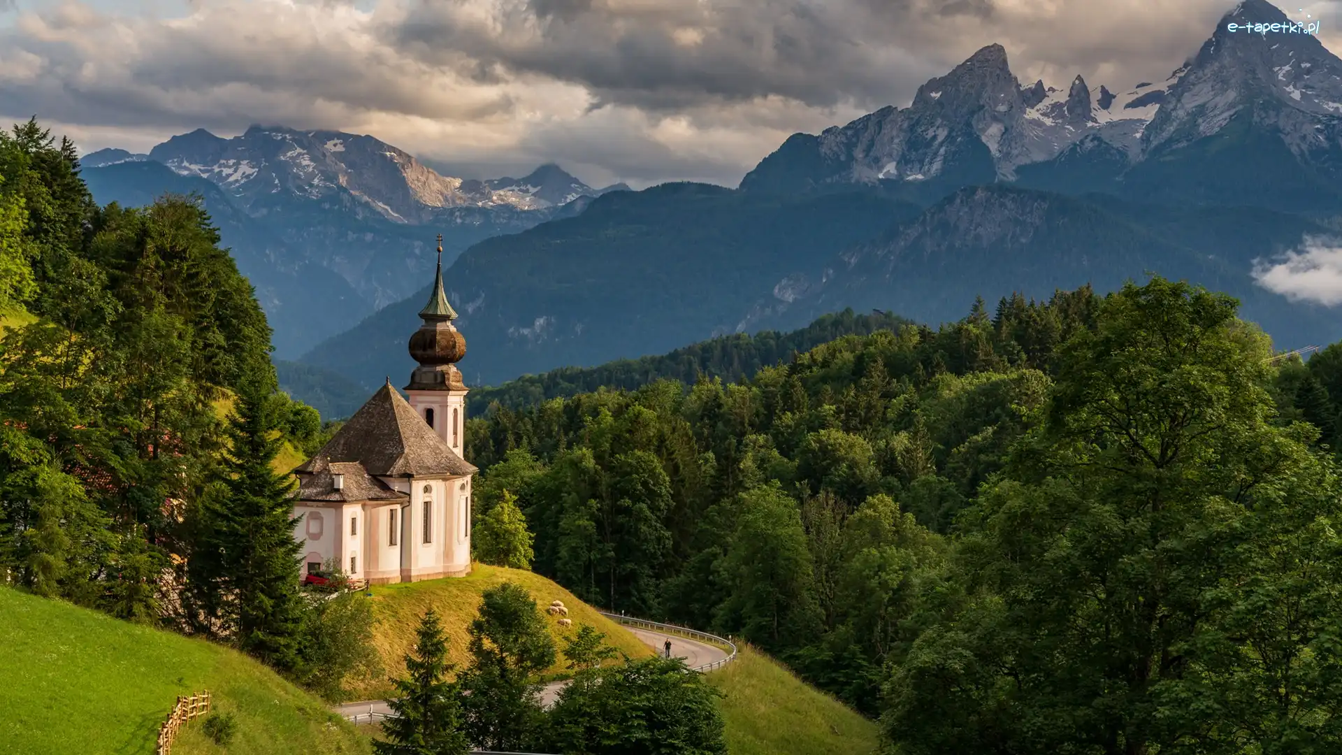 Berchtesgaden, Sanktuarium Maria Gern, Niemcy, Alpy Salzburskie, Droga, Góry, Chmury, Kościół, Drzewa, Bawaria