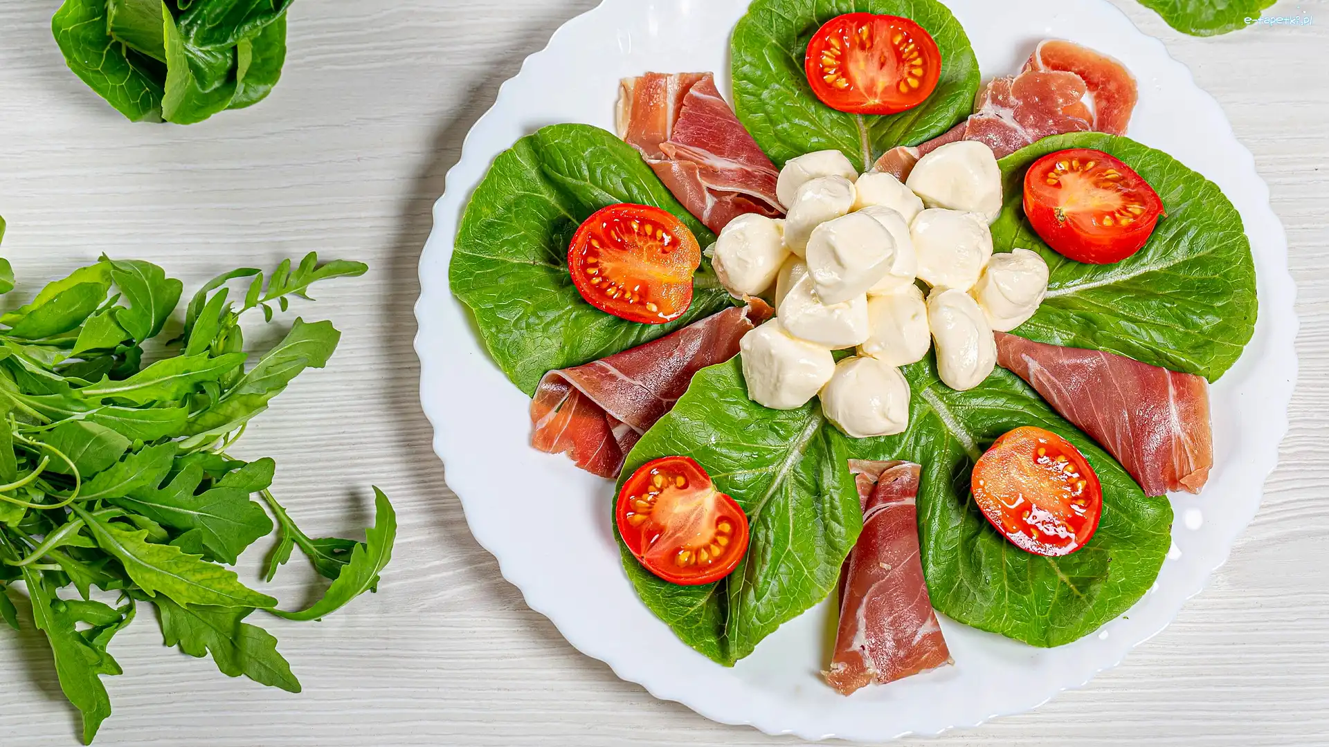 Pomidory, Ser mozzarella, Szynka, Talerz, Sałata